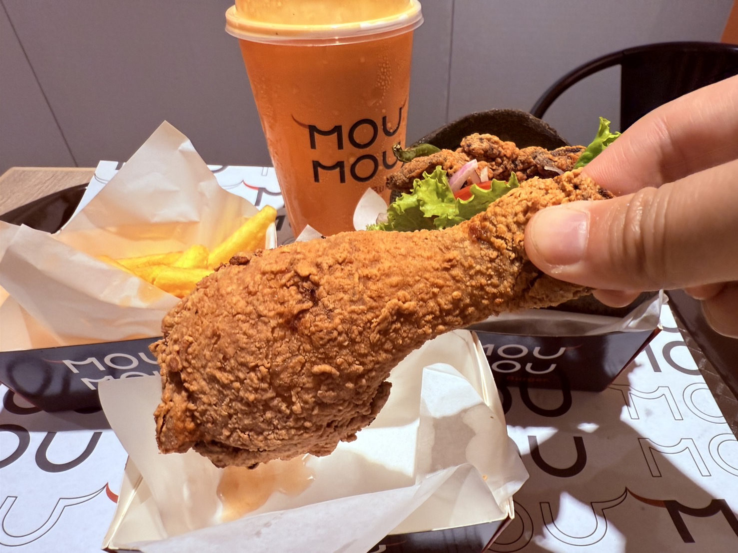 台北美式漢堡推薦,MOUMOU美式漢堡台北微風南山店
