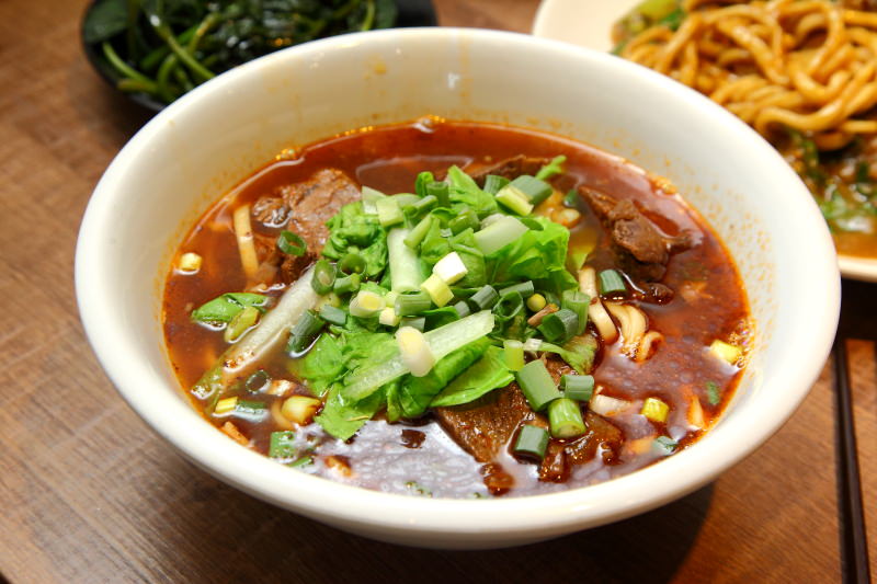 新豐美食,新竹美食,新竹美食推薦,新竹牛肉麵,吳媽媽沙茶咖哩炒麵,吳媽媽牛肉麵