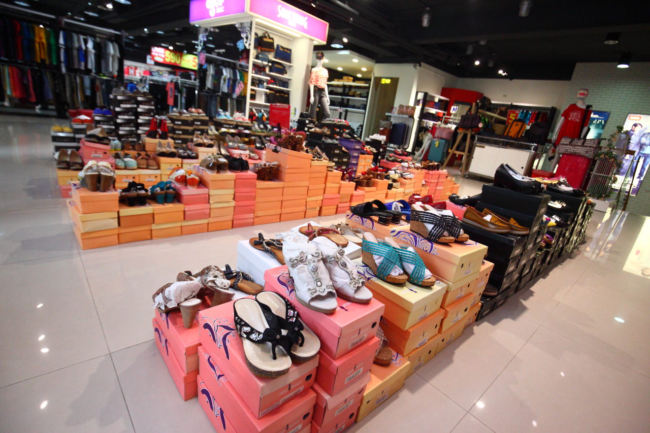 苗栗OUTLET,尚順購物中心,牛仔工坊-頭份店,頭份特賣會,苗栗特賣會,苗栗牛仔褲特賣,苗栗必逛,苗栗尚順OUTLET