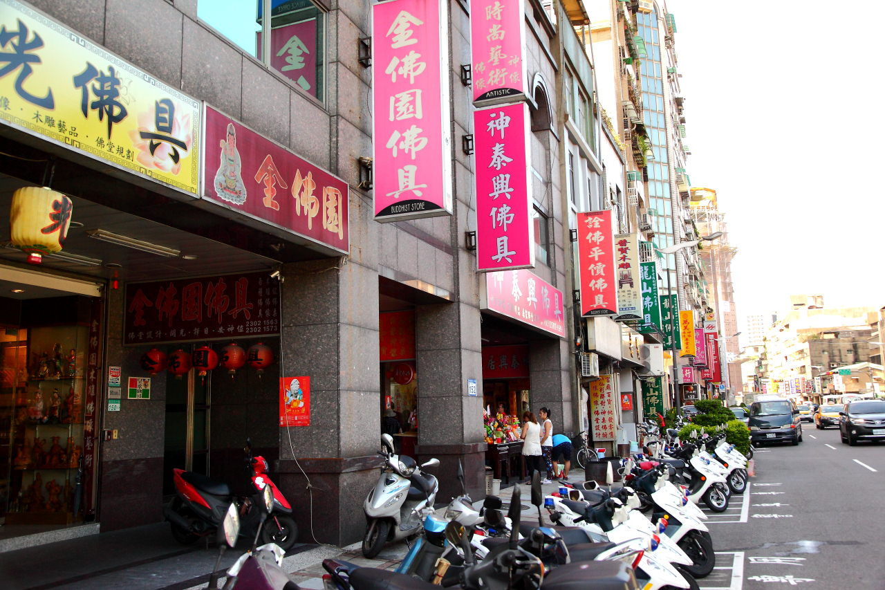 龍山寺,青山宮,西園路,艋舺商圈,萬華商圈,台北佛具街,佛具街