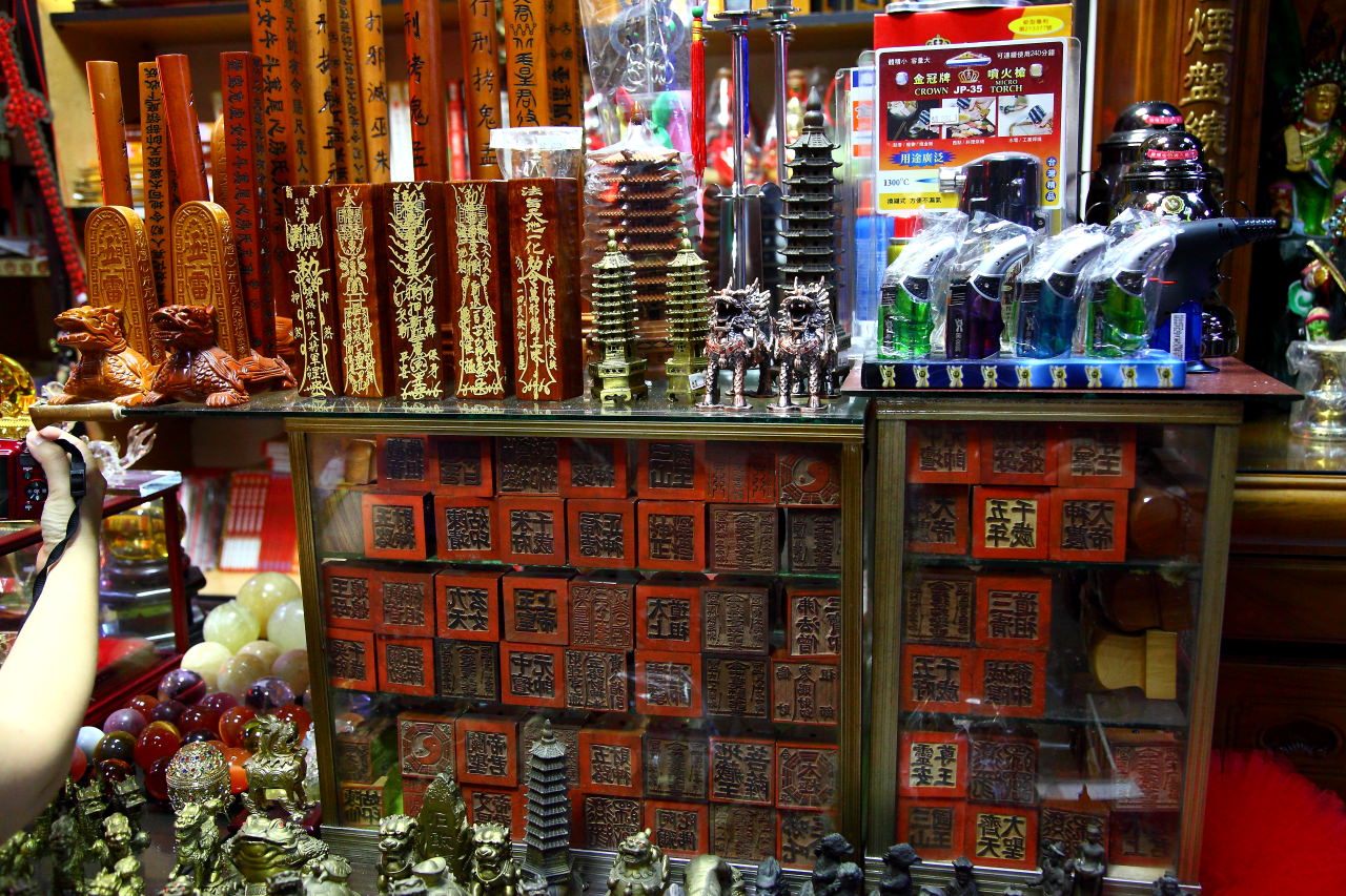 龍山寺,青山宮,西園路,艋舺商圈,萬華商圈,台北佛具街,佛具街