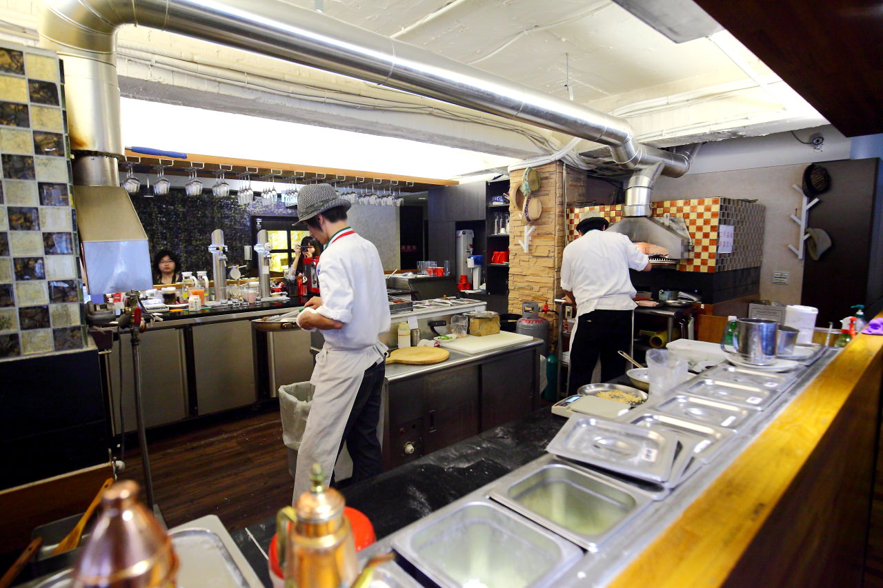 Milano Pizzeria義大利米蘭手工窯烤披薩-台北中山店,Milano Pizzeria義大利米蘭手工窯烤披薩,義大利米蘭手工窯烤披薩-台北中山店,冰披薩,月餅披薩,中山區美食,捷運美食