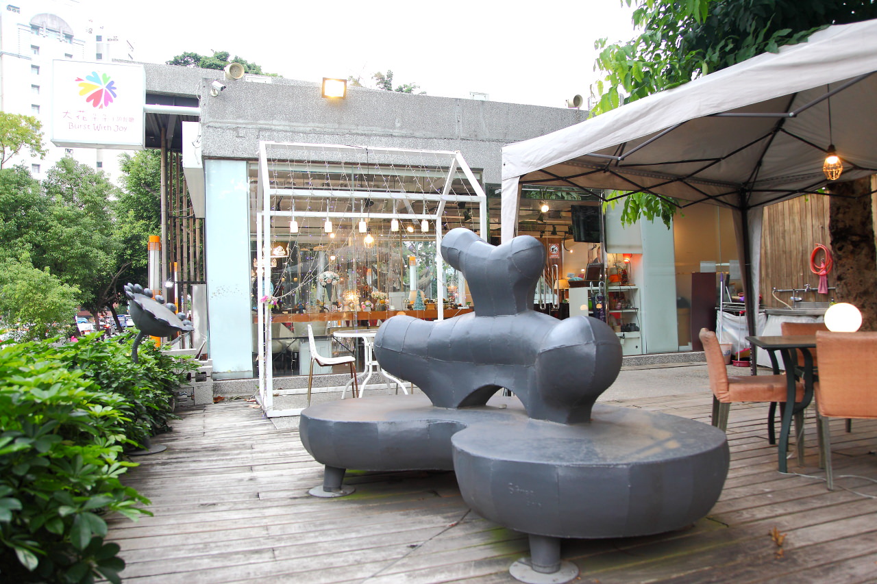 台中寵物友善,寵物友善餐廳,台中排餐,台豬寵物友善餐廳,一中街美食,一中商圈美食,大花朵朵