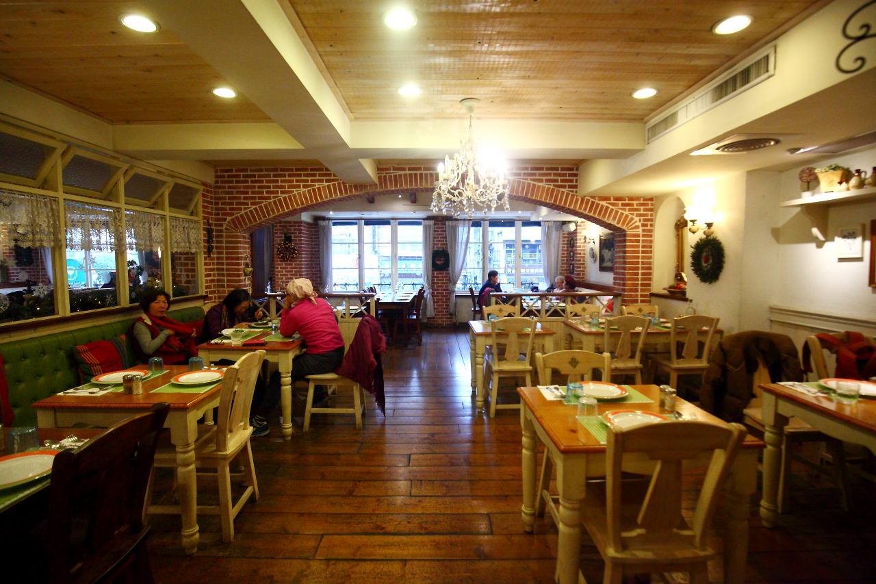 台北美食,台北捷運美食,捷運美食,新店美食,七張站美食,七張站異國料理
