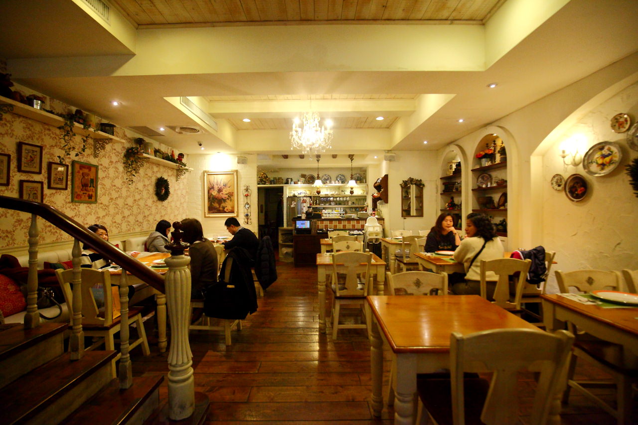 台北美食,台北捷運美食,捷運美食,新店美食,七張站美食,七張站異國料理