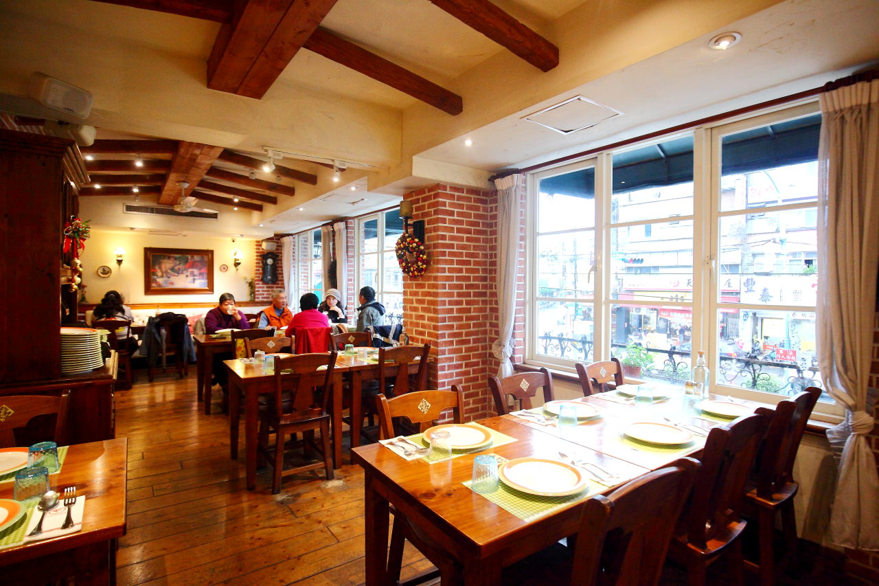 台北美食,台北捷運美食,捷運美食,新店美食,七張站美食,七張站異國料理