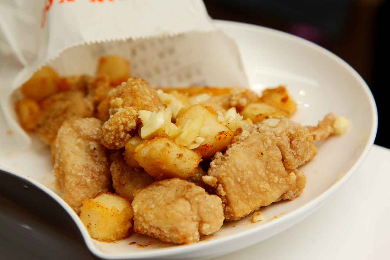 新莊美食,新莊鹽酥雞,新莊雞排,新莊新泰路美食,新莊廟口夜市美食,噴汁炸雞