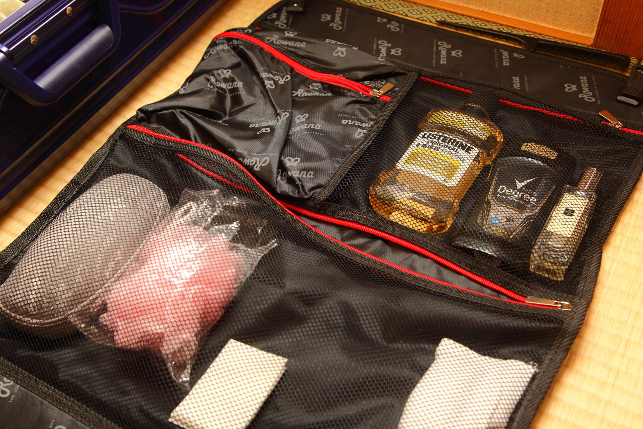 Arowana閃耀律動立體拉絲鋁框行李箱,鋁框行李箱推薦,行李箱怎麼選,出國推薦行李箱,硬殼行李箱推薦,好推好拉行李箱推薦,好用行李箱分享,高cp值行李箱,平價好用行李箱,Arowana行李箱,Arowana行李箱推薦,行李箱推薦