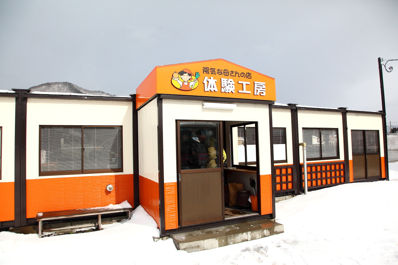 比內地雞鍋 戀戀秋田犬主題路線,秋田旅遊,台灣近畿旅行社,樂吃夠！日本,陽気な母さんの店,大館陽気な母さんの店,大館景點,秋田景點,秋田米棒,烤米棒