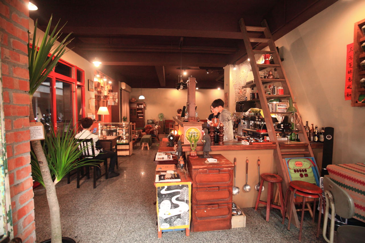 淡水美食,台北咖啡廳,淡水咖啡,淡水文青咖啡廳,淡水飲料,台北老宅咖啡廳,淡水老宅,淡水coffee,空兩格coffee