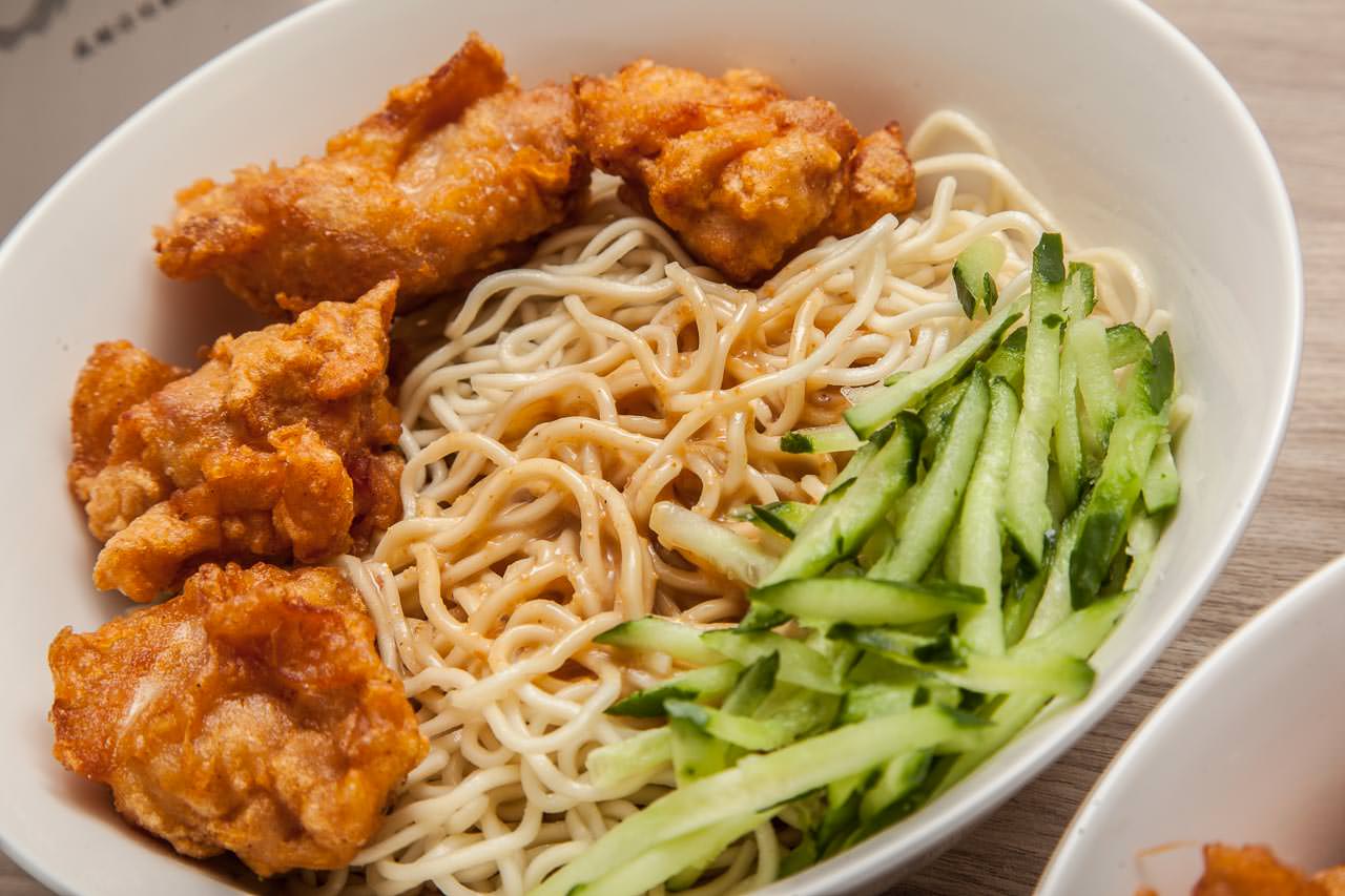 晴光商圈美食,中山區美食,台北炸雞,台北炸雞推薦,台北涼麵,文青涼麵,台北必吃涼麵,台北涼麵推薦,晴光美食,初麵炸雞涼麵,台北美食