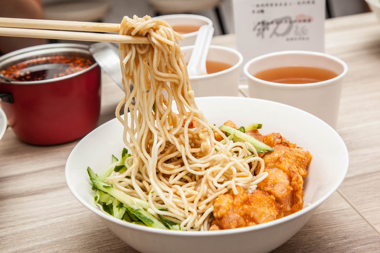 晴光商圈美食,中山區美食,台北炸雞,台北炸雞推薦,台北涼麵,文青涼麵,台北必吃涼麵,台北涼麵推薦,晴光美食,初麵炸雞涼麵,台北美食