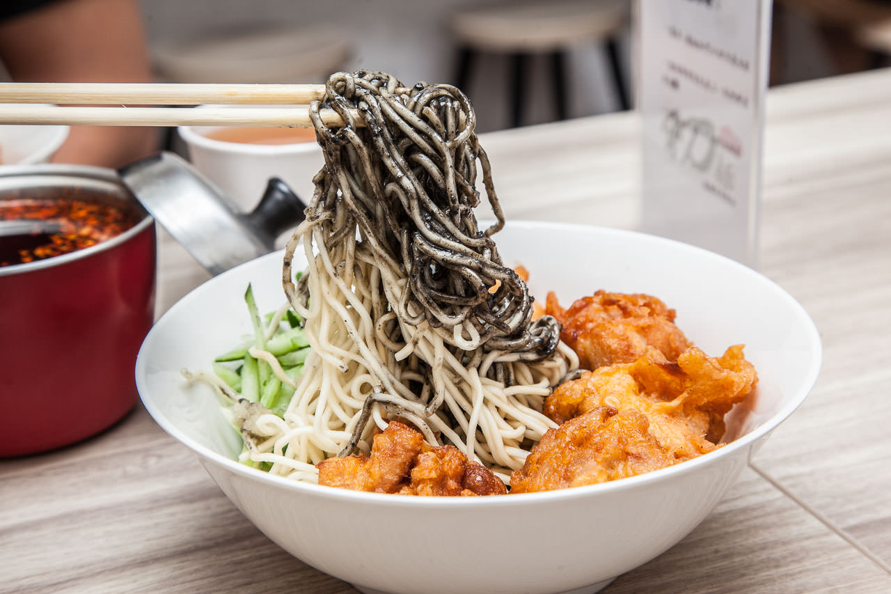 晴光商圈美食,中山區美食,台北炸雞,台北炸雞推薦,台北涼麵,文青涼麵,台北必吃涼麵,台北涼麵推薦,晴光美食,初麵炸雞涼麵,台北美食