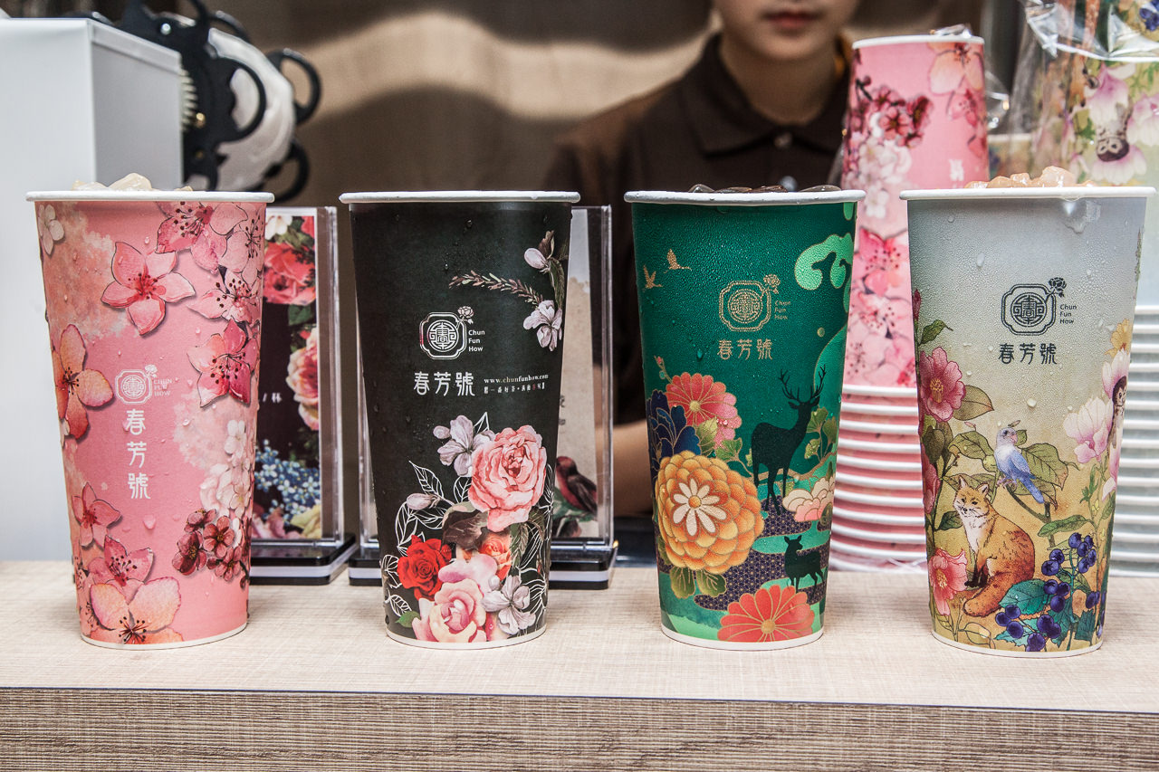 ATT筷食尚美食,春芳號桃園店,花花杯,春芳號,春芳號桃園ATT店,桃園ATT春芳號,珍珠奶茶,手搖飲料,桃園美食,飲料連鎖,桃園手搖飲,桃園飲料 @大手牽小手。玩樂趣