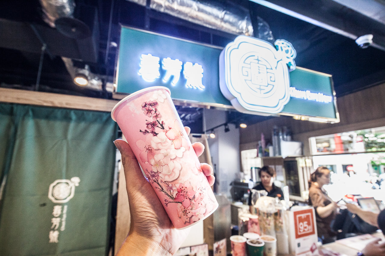 手搖飲料,桃園美食,飲料連鎖,桃園手搖飲,桃園飲料,ATT筷食尚美食,春芳號桃園店,花花杯,春芳號,春芳號桃園ATT店,桃園ATT春芳號,珍珠奶茶