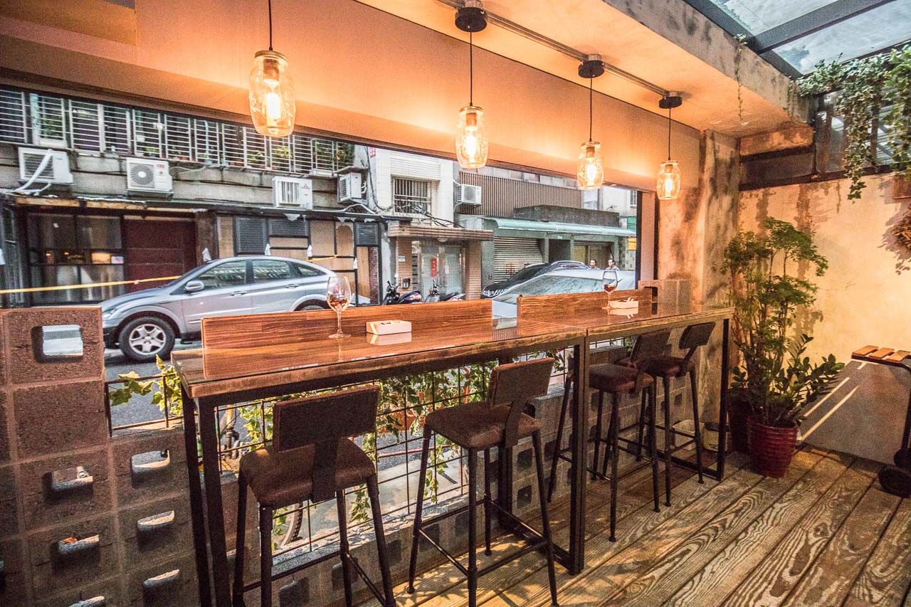 台北聚餐,台北捷運美食,台北餐酒館,台北調酒推薦,台北運動餐廳,台北餐館推薦,Timekiller 時間殺手