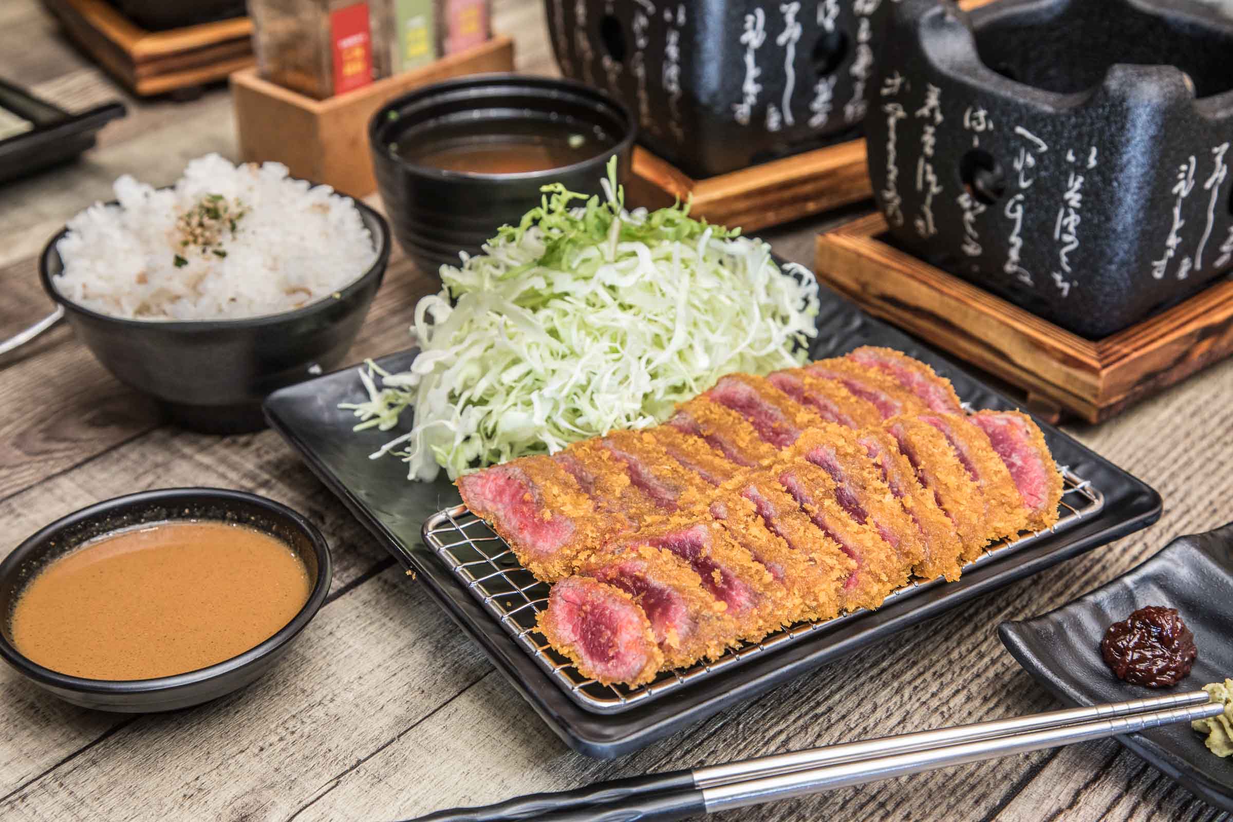 桃園美食,桃園火車站美食,桃園炸牛排,桃園炸牛排推薦,桃園小吃推薦,新光三越美食推薦,虎次郎日式炸牛排-新光三越桃園站前店,虎次郎日式炸牛排 @大手牽小手。玩樂趣