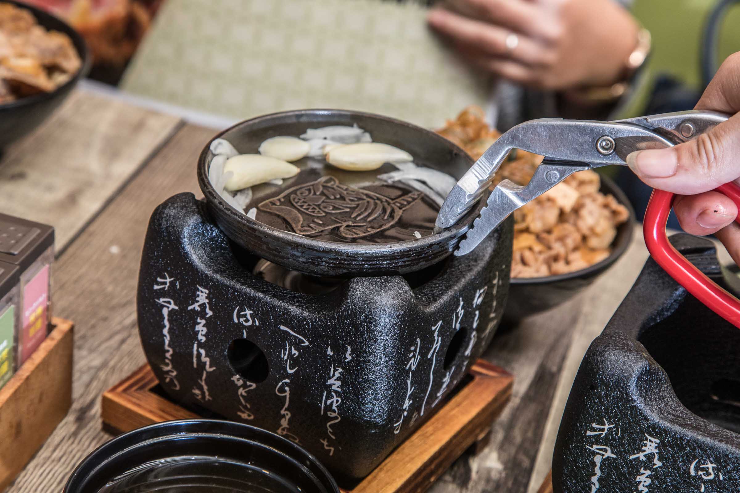 桃園美食,桃園火車站美食,桃園炸牛排,桃園炸牛排推薦,桃園小吃推薦,新光三越美食推薦,虎次郎日式炸牛排-新光三越桃園站前店,虎次郎日式炸牛排