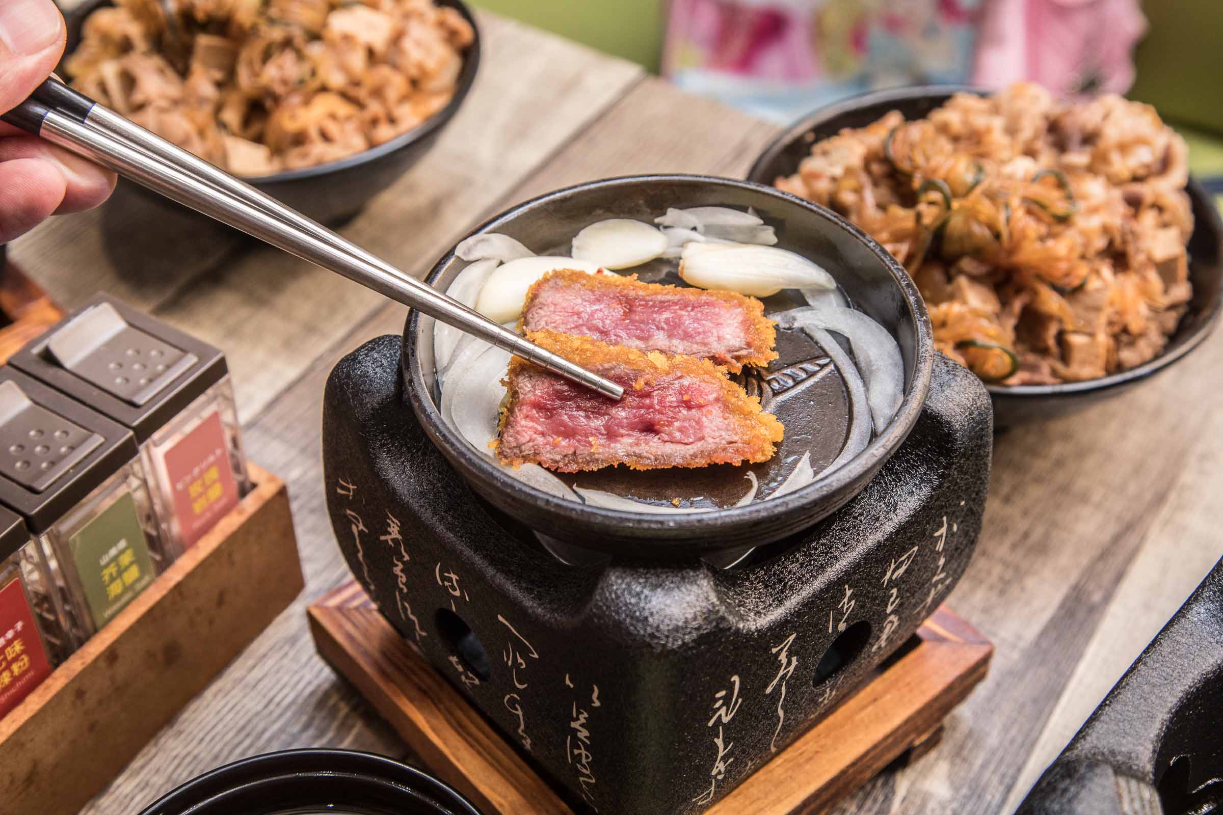 桃園美食,桃園火車站美食,桃園炸牛排,桃園炸牛排推薦,桃園小吃推薦,新光三越美食推薦,虎次郎日式炸牛排-新光三越桃園站前店,虎次郎日式炸牛排