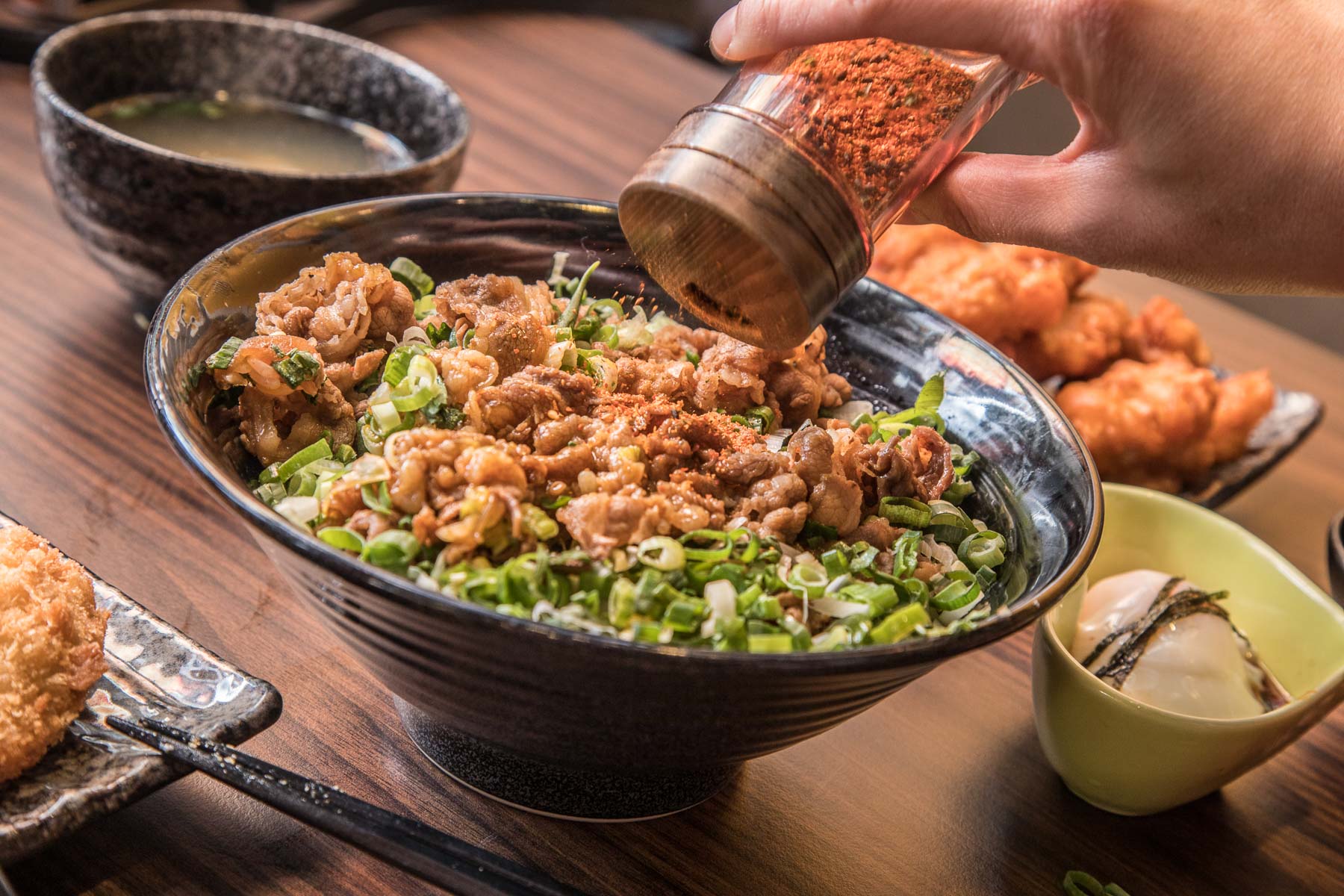 新丼,韓美新丼,中山美食,中山區美食,台北丼飯,中山丼飯,新光三越南西美食,新光三越周邊美食,中山區小吃,中山區必吃