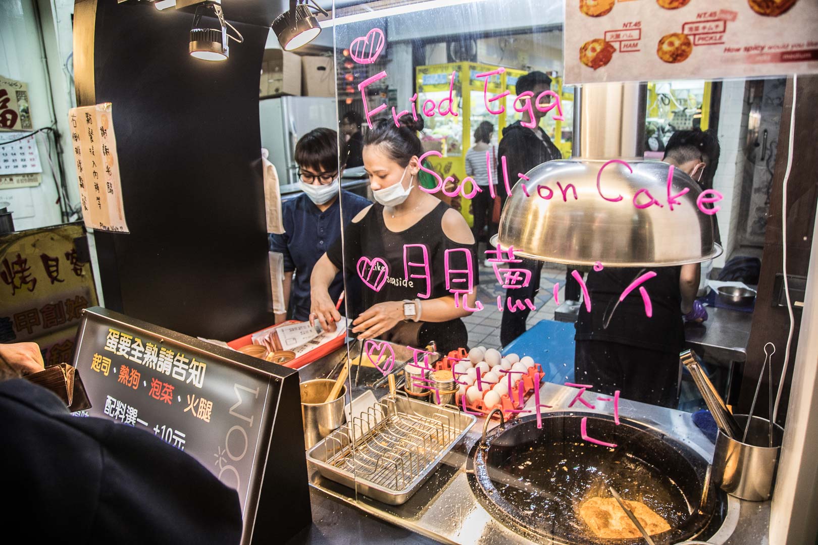 Boom炸蛋蔥油餅-饒河夜市店,Boom炸蛋蔥油餅,松山美食,松山火車站美食,饒河街美食,饒河街夜市美食,饒河街夜市必吃,饒河街夜市蔥油餅,Boom炸彈蔥油餅-饒河夜市店
