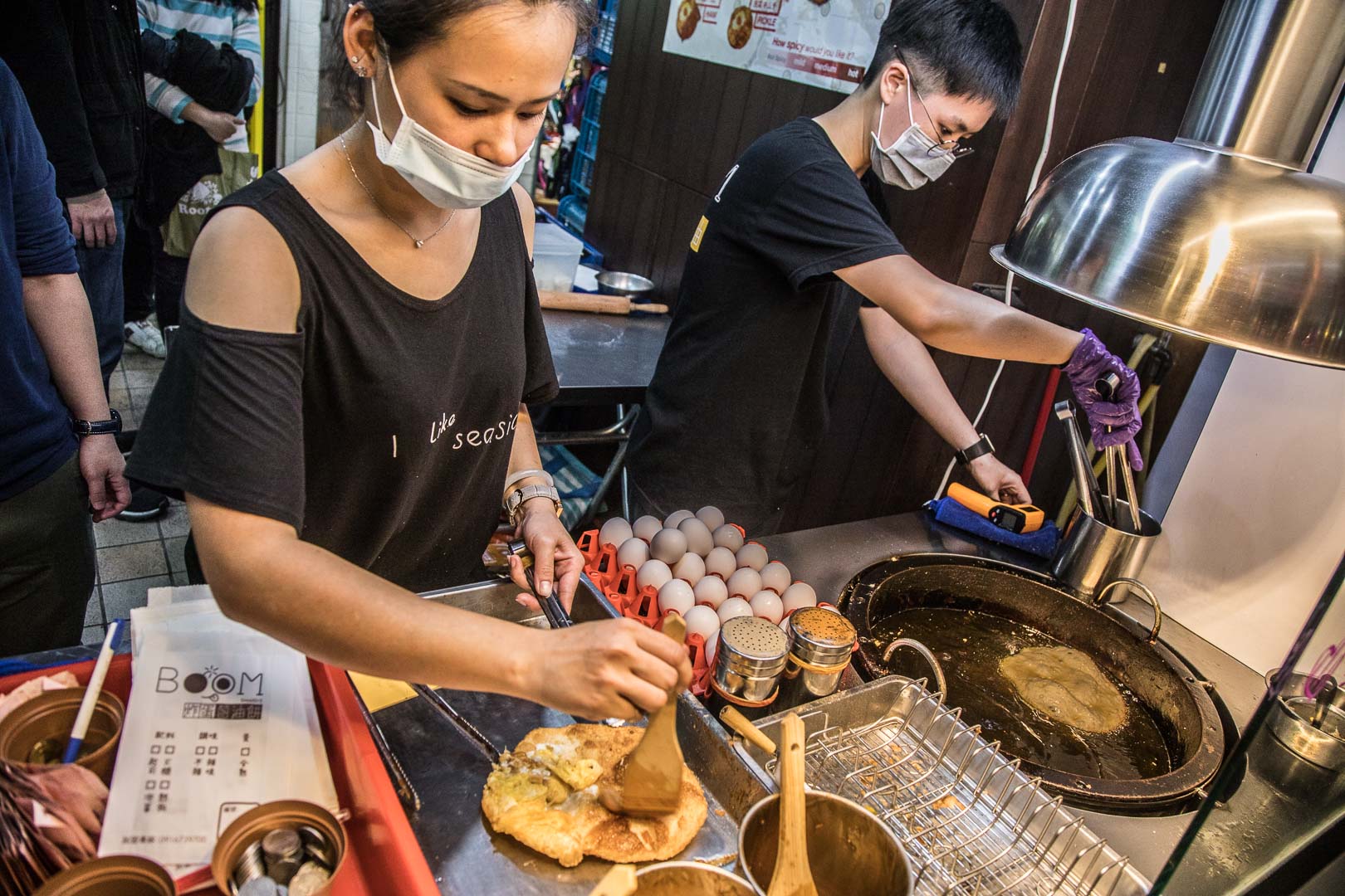 Boom炸蛋蔥油餅-饒河夜市店,Boom炸蛋蔥油餅,松山美食,松山火車站美食,饒河街美食,饒河街夜市美食,饒河街夜市必吃,饒河街夜市蔥油餅,Boom炸彈蔥油餅-饒河夜市店
