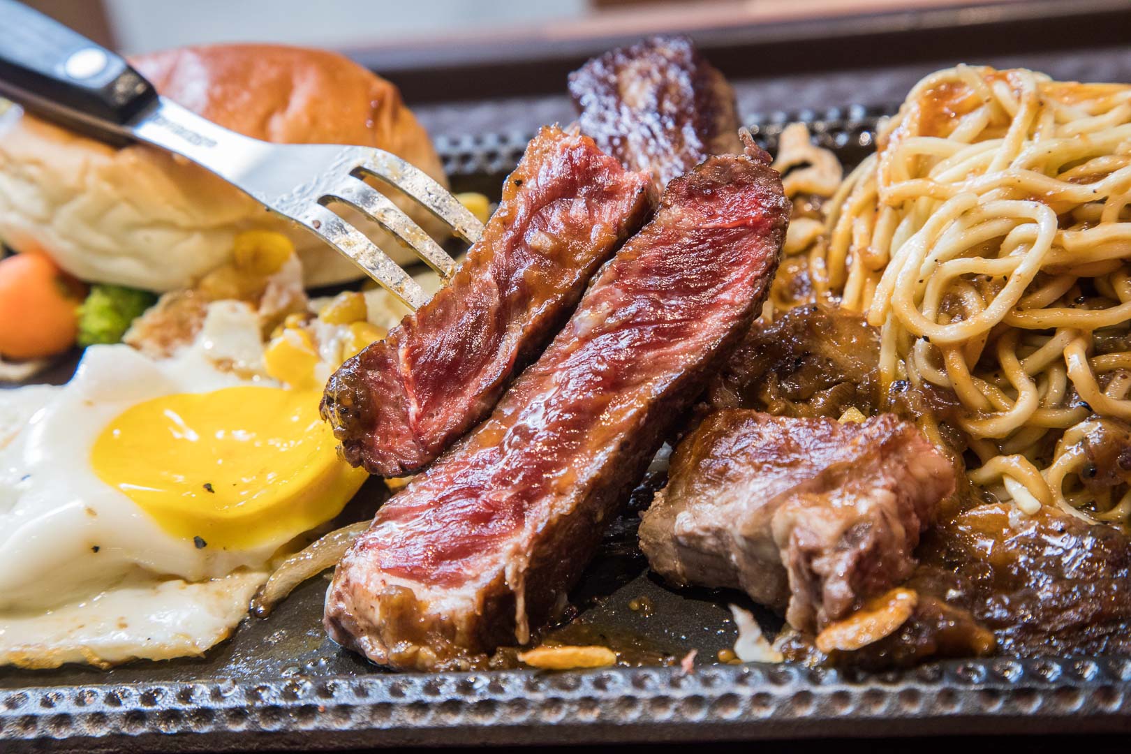 新光三越美食,新光三越牛排,牛排餐廳推薦,鉄火牛排TEKKA STEAK-新光三越A11店,鉄火牛排TEKKA STEAK,鉄火牛排,台北牛排,信義區牛排,台北牛排推薦,新光三越A11美食 @大手牽小手。玩樂趣