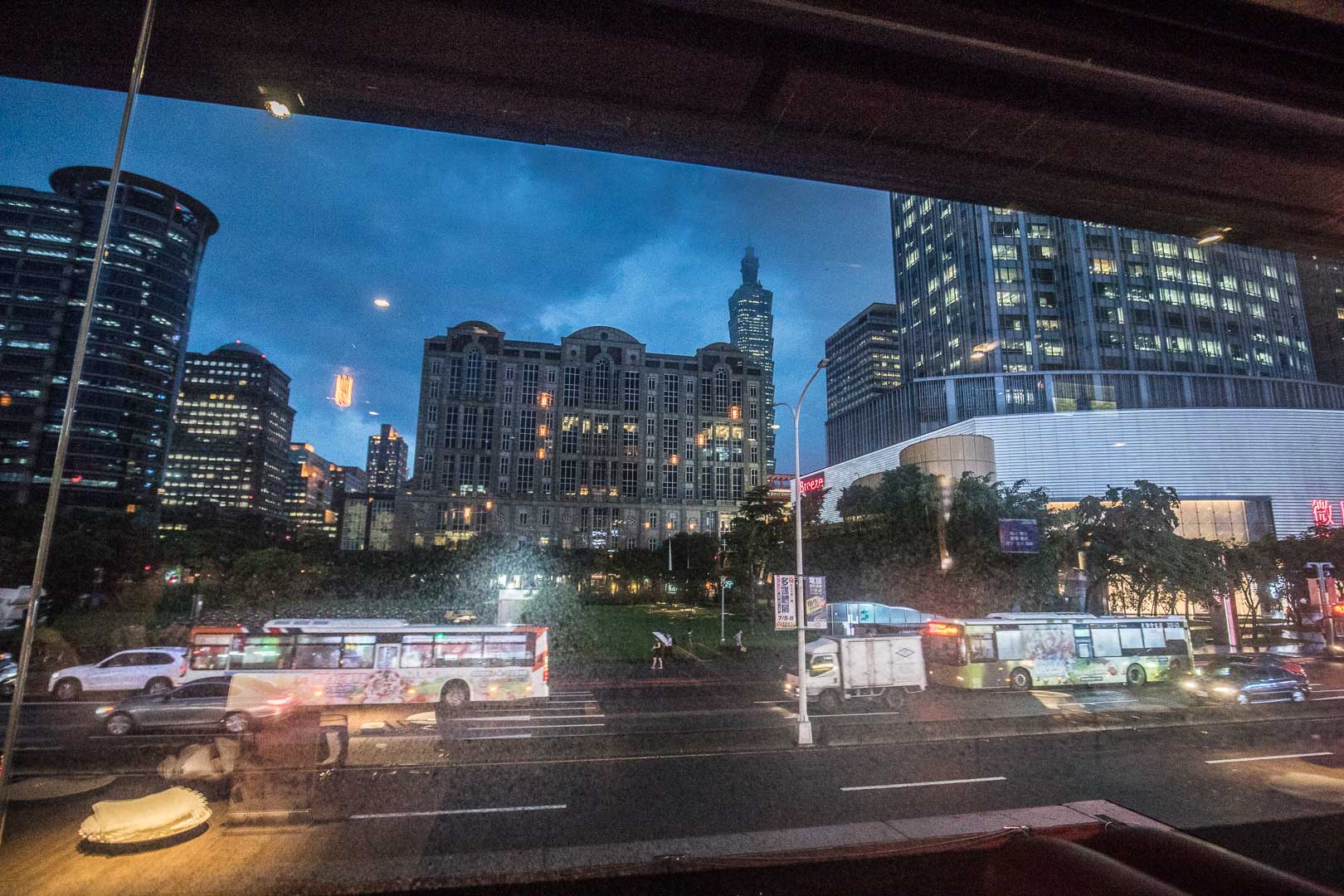 艾朋牛排餐酒館,台北美食,台北捷運美食,台北牛排,信義區美食,信義區牛排,信義區聚餐,市府站美食