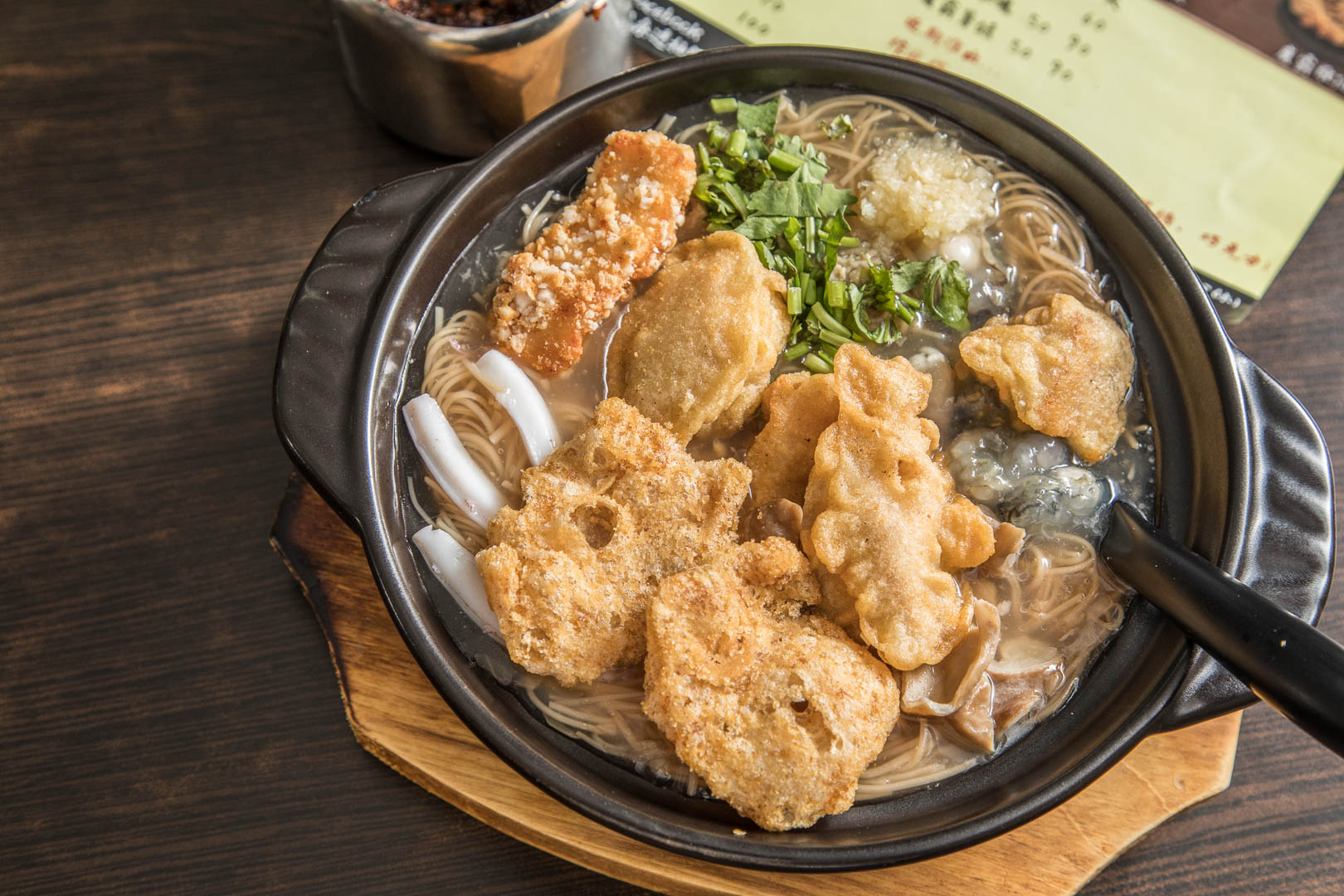 台北大腸麵線,台北蚵仔麵線,台北浮誇麵線,龍山寺麵線,龍山寺美食,龍山寺小吃,賴桑透抽蚵仔麵線,台北麵線 @大手牽小手。玩樂趣