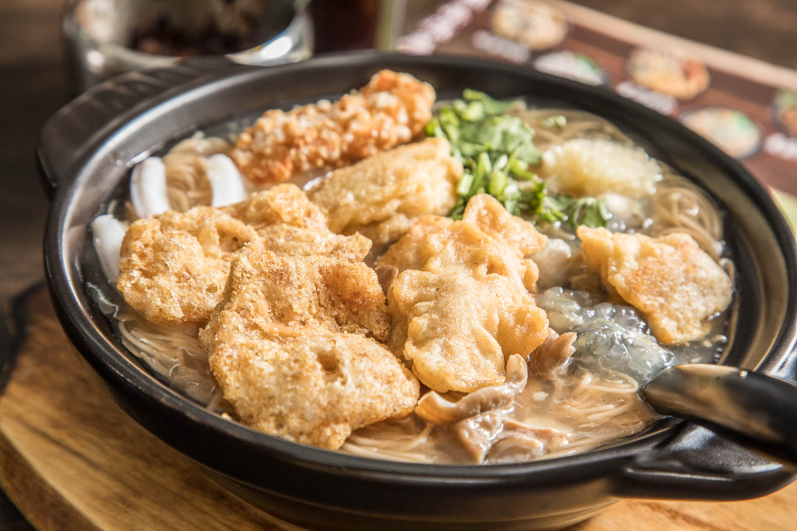 台北麵線,台北大腸麵線,台北蚵仔麵線,台北浮誇麵線,龍山寺麵線,龍山寺美食,龍山寺小吃,賴桑透抽蚵仔麵線