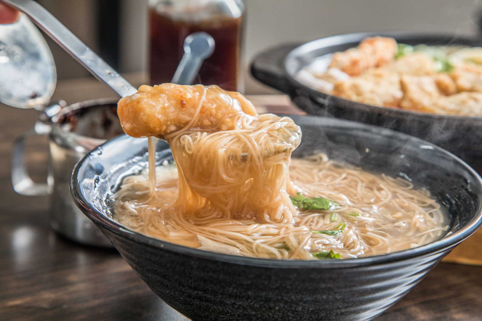 台北麵線,台北大腸麵線,台北蚵仔麵線,台北浮誇麵線,龍山寺麵線,龍山寺美食,龍山寺小吃,賴桑透抽蚵仔麵線
