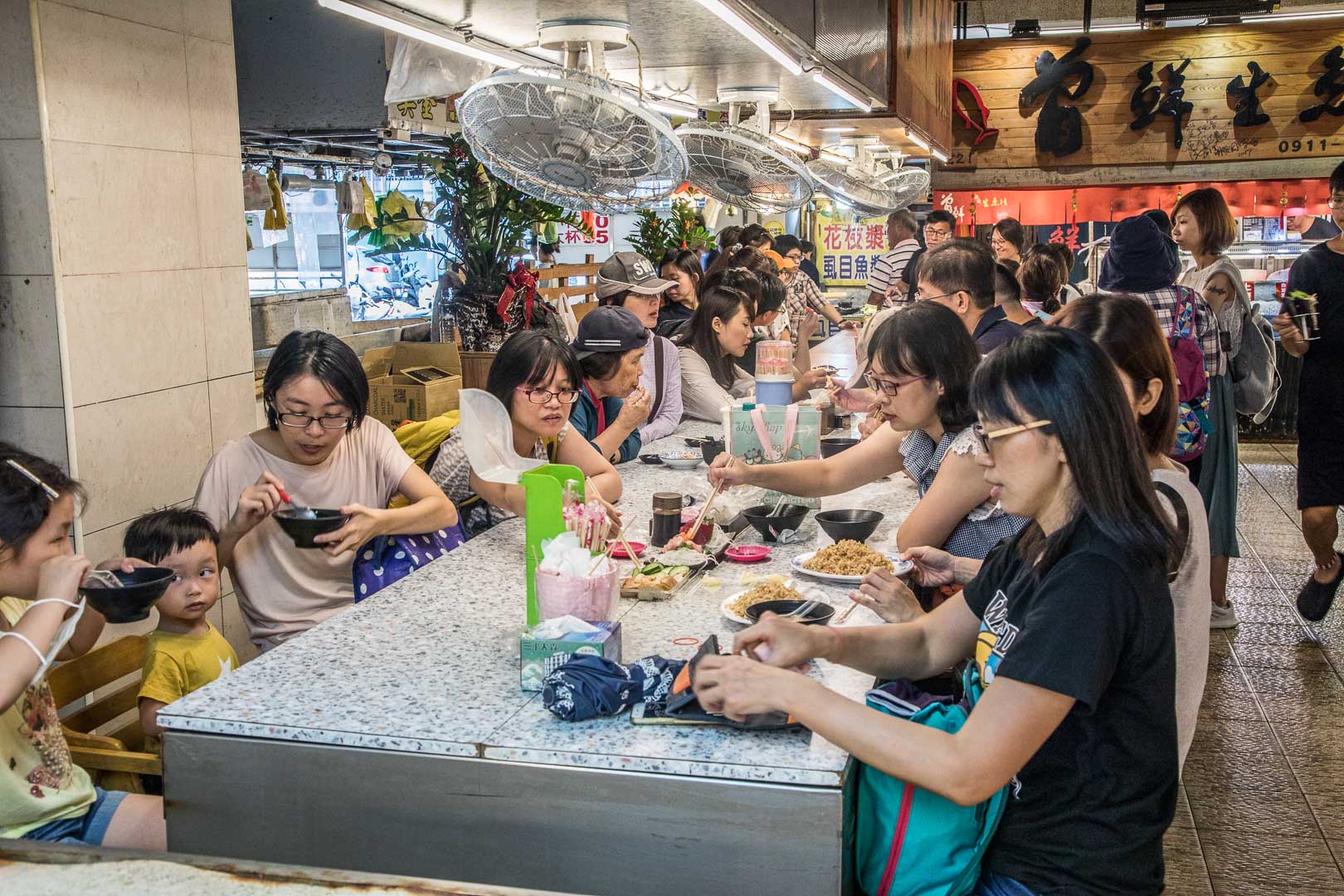 屏東美食,屏東黑鮪魚,屏東生魚片,屏東華僑市場,屏東必吃,華僑市場生魚片,華僑市場美食,華僑市場宏將生魚片專賣,東港美食,東港黑鮪魚