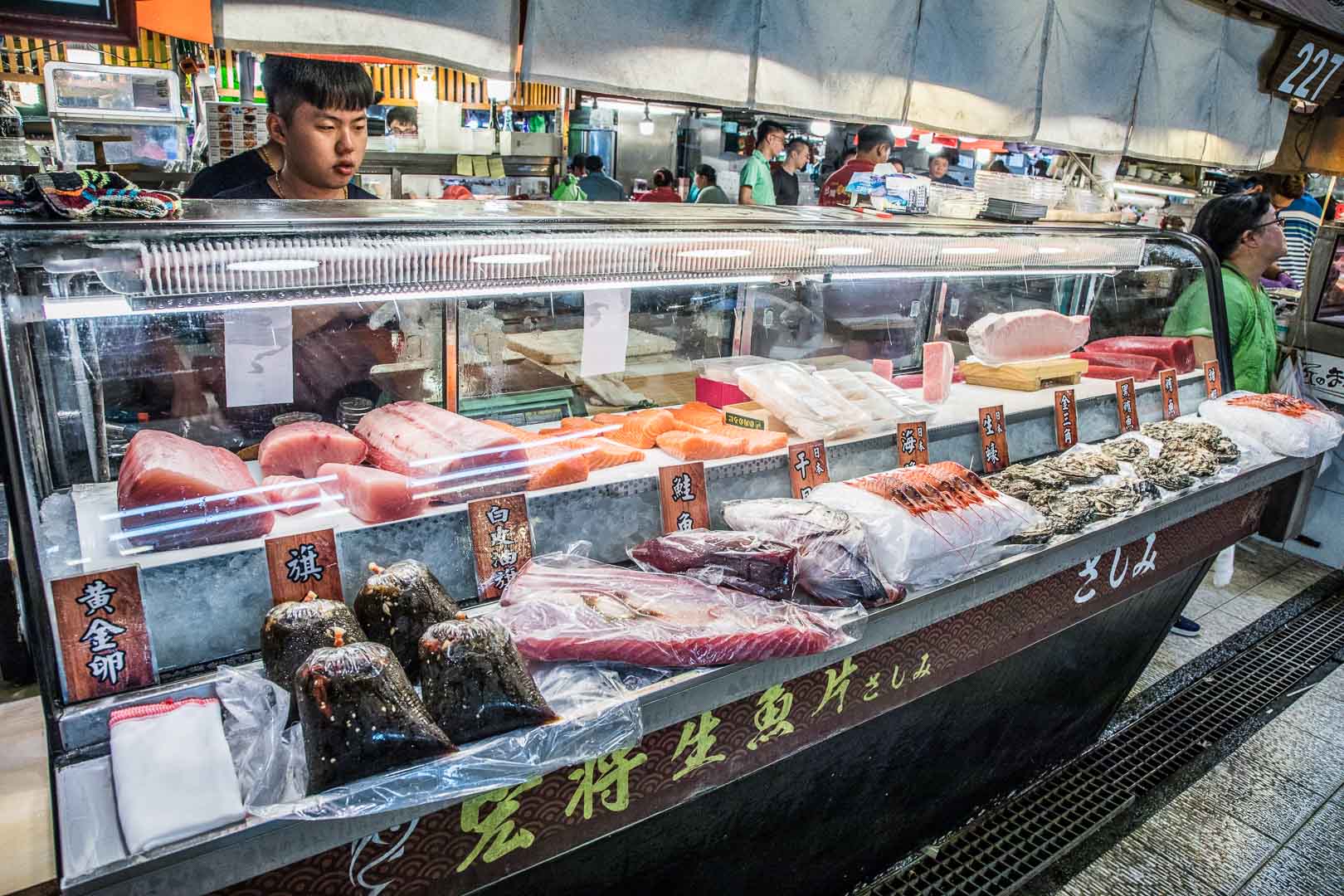 屏東美食,屏東黑鮪魚,屏東生魚片,屏東華僑市場,屏東必吃,華僑市場生魚片,華僑市場美食,華僑市場宏將生魚片專賣,東港美食,東港黑鮪魚