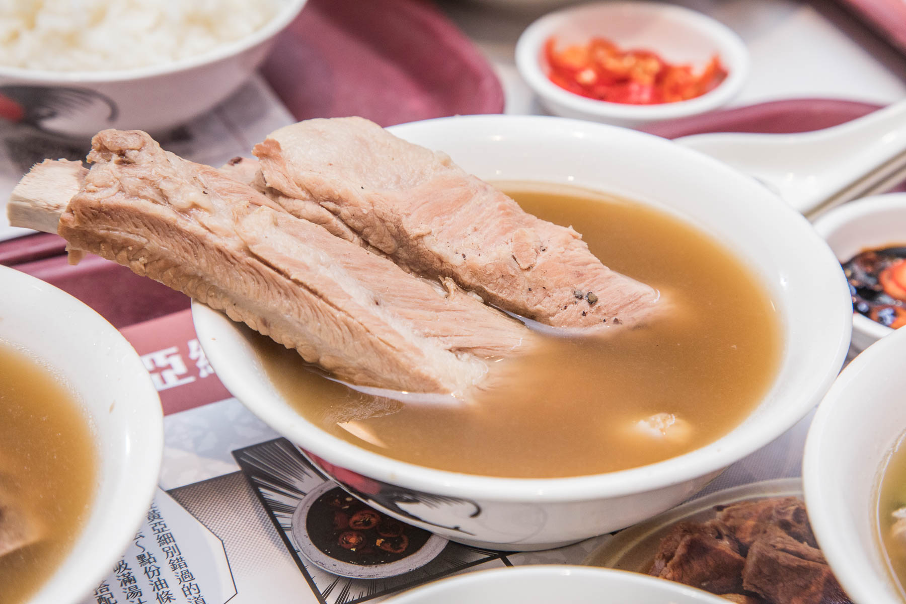 桃園美食,大江購物中心美食,桃園肉骨茶,中壢肉骨茶,大江購物中心必吃,大江購物中心肉骨茶,黃亞細肉骨茶-大江店,黃亞細肉骨茶,中壢美食 @大手牽小手。玩樂趣