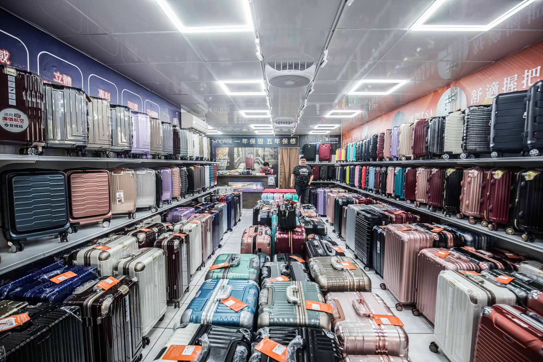 箱吉市行李箱專賣店,台北鋁框箱,台北胖胖箱,松山行李箱,行李箱專門店推薦,行李箱專門店,箱吉市行李箱專賣店-松山店,台北行李箱推薦,台北行李箱