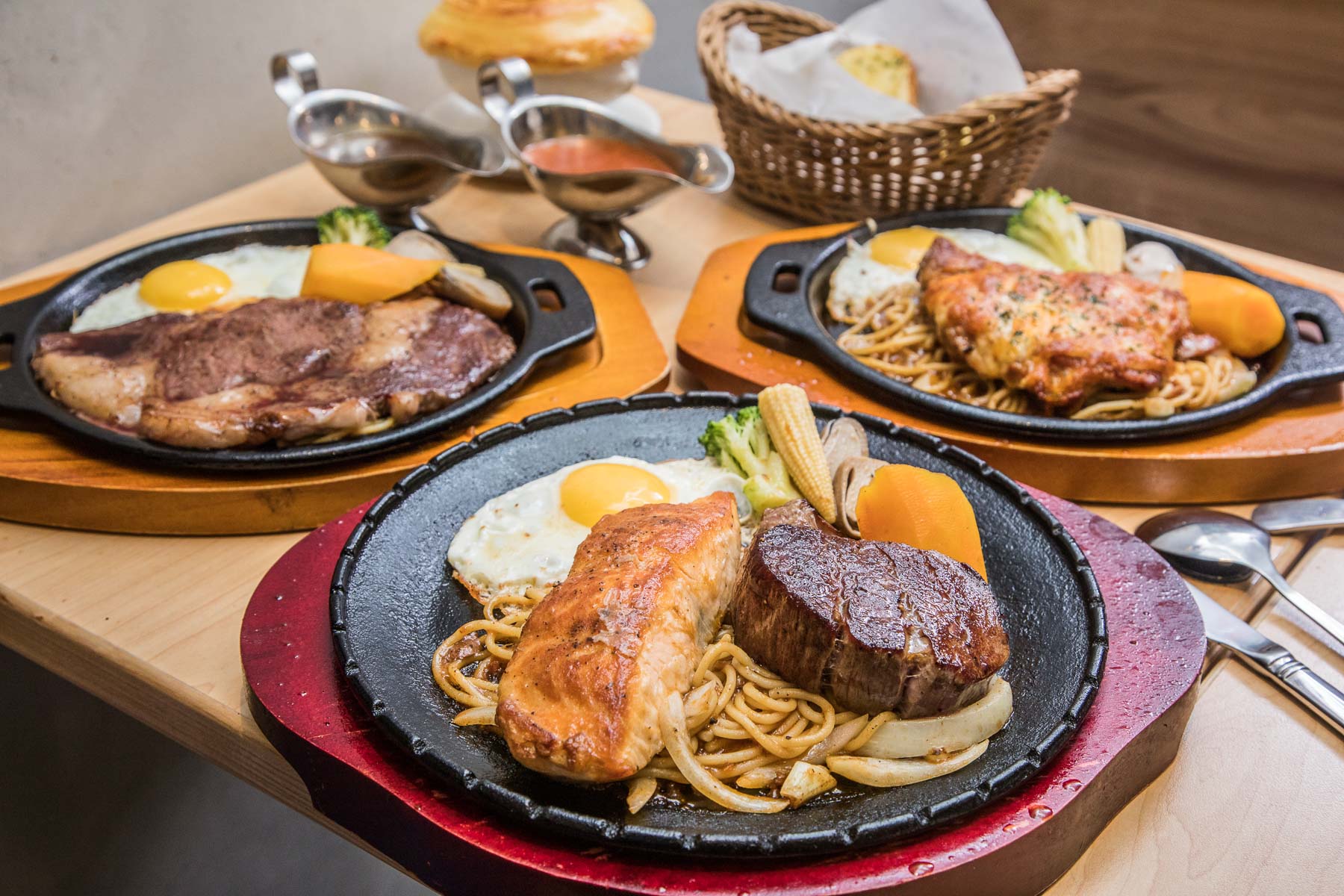 基隆美食,基隆廟口美食,基隆必吃,基隆牛排,基隆小吃,基隆約會餐廳,月之牛炙燒牛排專賣店