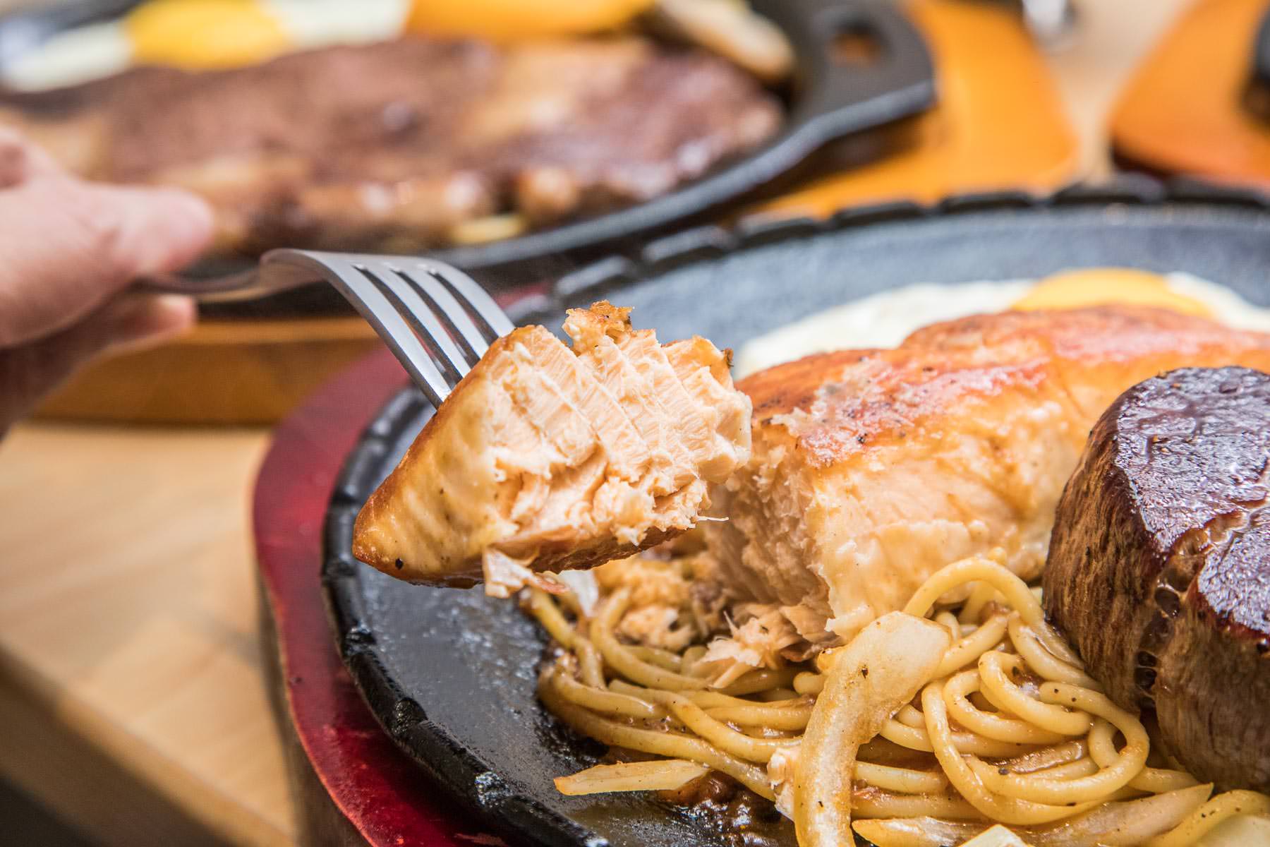 基隆美食,基隆廟口美食,基隆必吃,基隆牛排,基隆小吃,基隆約會餐廳,月之牛炙燒牛排專賣店