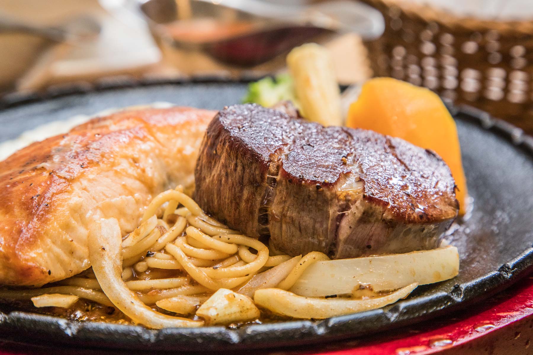 基隆美食,基隆廟口美食,基隆必吃,基隆牛排,基隆小吃,基隆約會餐廳,月之牛炙燒牛排專賣店