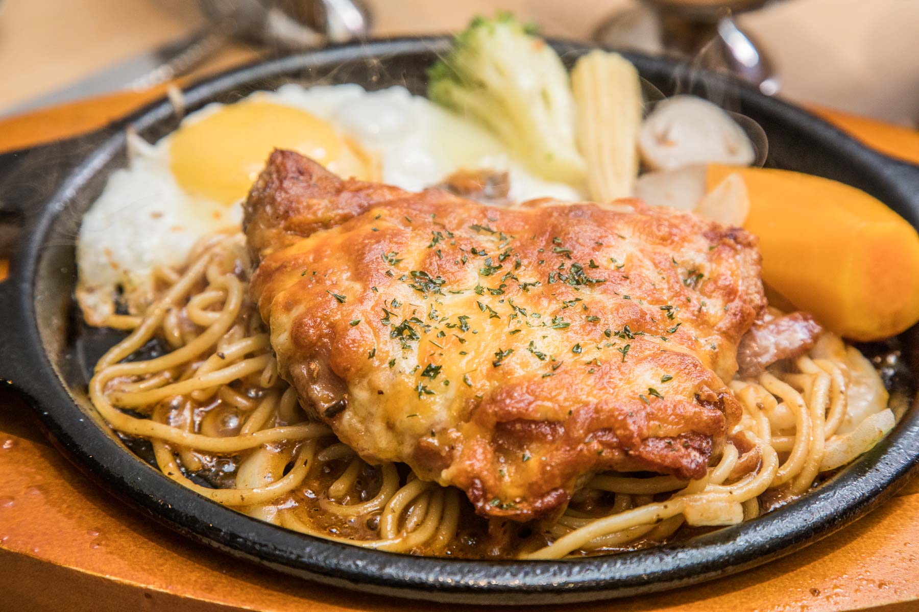 基隆美食,基隆廟口美食,基隆必吃,基隆牛排,基隆小吃,基隆約會餐廳,月之牛炙燒牛排專賣店