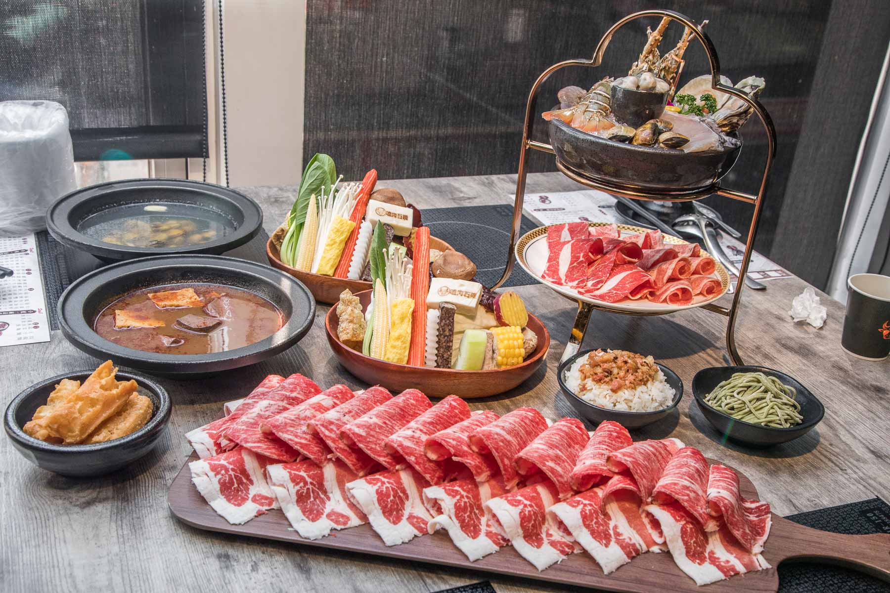 嗑肉石鍋中壢,中壢美食,桃園美食,桃園火鍋,中壢火鍋,桃園海鮮鍋,中壢海鮮鍋,中壢龍蝦鍋,中壢鍋物,中壢個人鍋,嗑肉石鍋-中壢中美店 @大手牽小手。玩樂趣