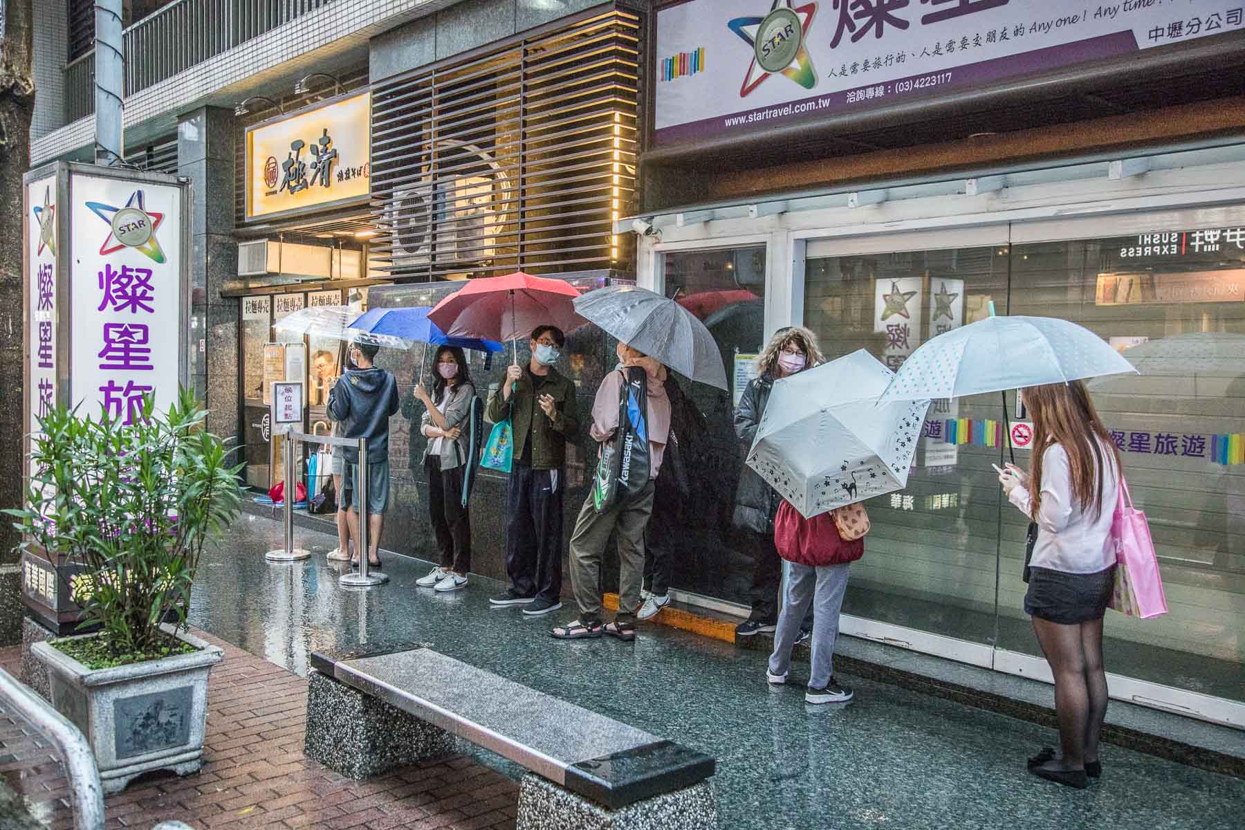 中壢威尼斯影城美食,極清拉麵,中壢極清拉麵,中壢美食,中壢平價美食,中壢拉麵,中壢必吃,中壢雞白湯,中壢雞白湯拉麵,威尼斯影城美食 @大手牽小手。玩樂趣