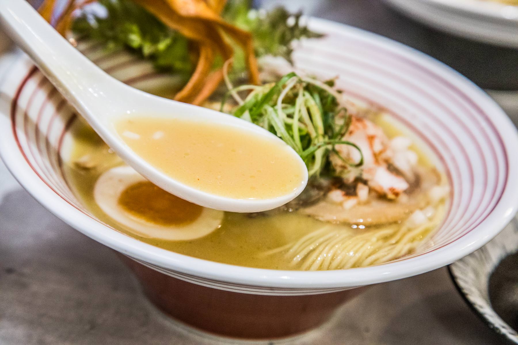 中壢必吃,中壢雞白湯,中壢雞白湯拉麵,威尼斯影城美食,中壢威尼斯影城美食,極清拉麵,中壢極清拉麵,中壢美食,中壢平價美食,中壢拉麵