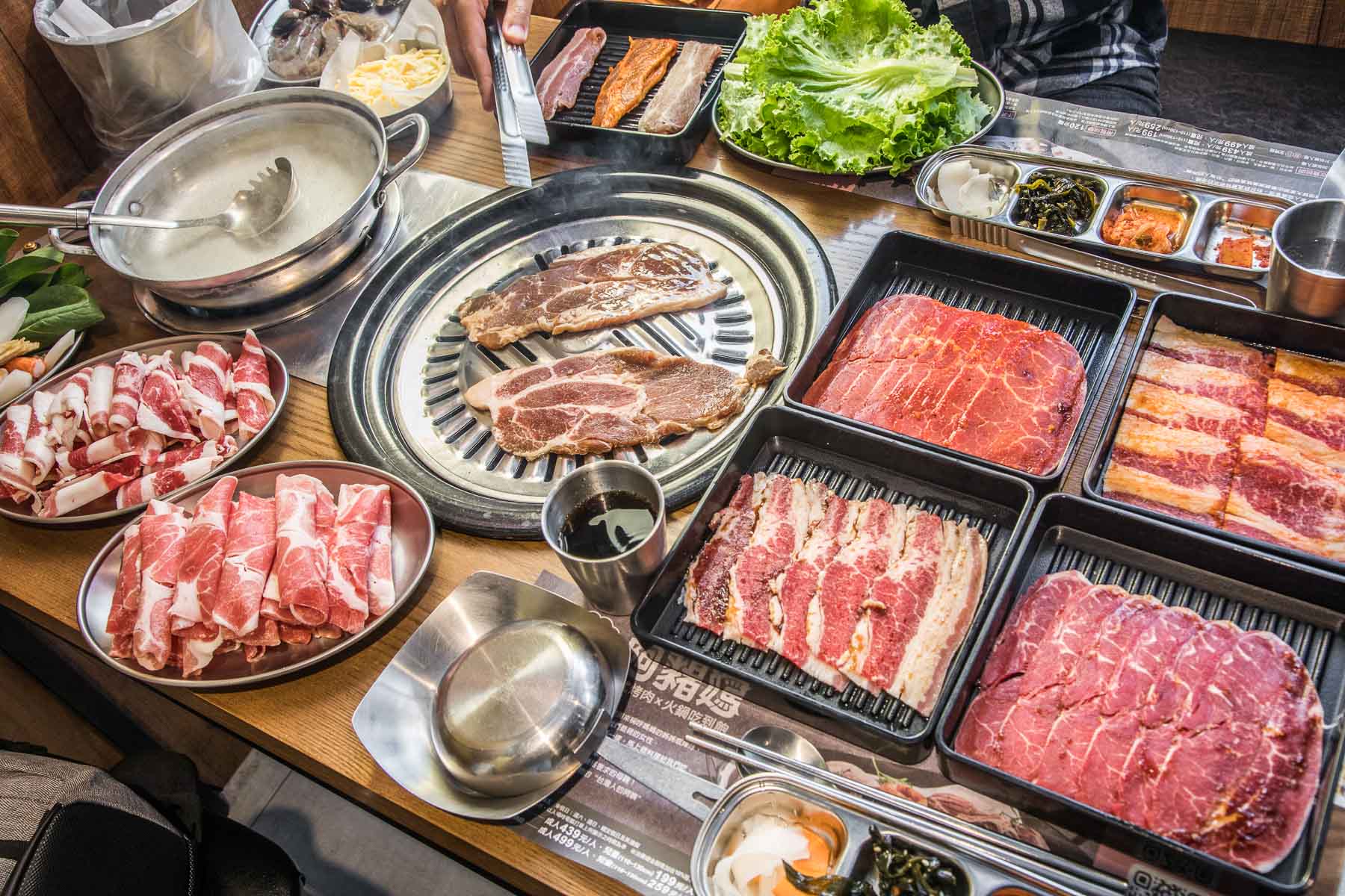 阿豬媽아줌마韓式烤肉西門店,阿豬媽韓式烤肉火鍋吃到飽西門店,台北美食,台北聚餐,台北吃到飽,西門町吃到飽,西門町美食,台北燒肉吃到飽,台北韓式烤肉吃到飽,西門町韓式燒肉,阿豬媽韓式烤肉ｘ火鍋吃到飽西門店