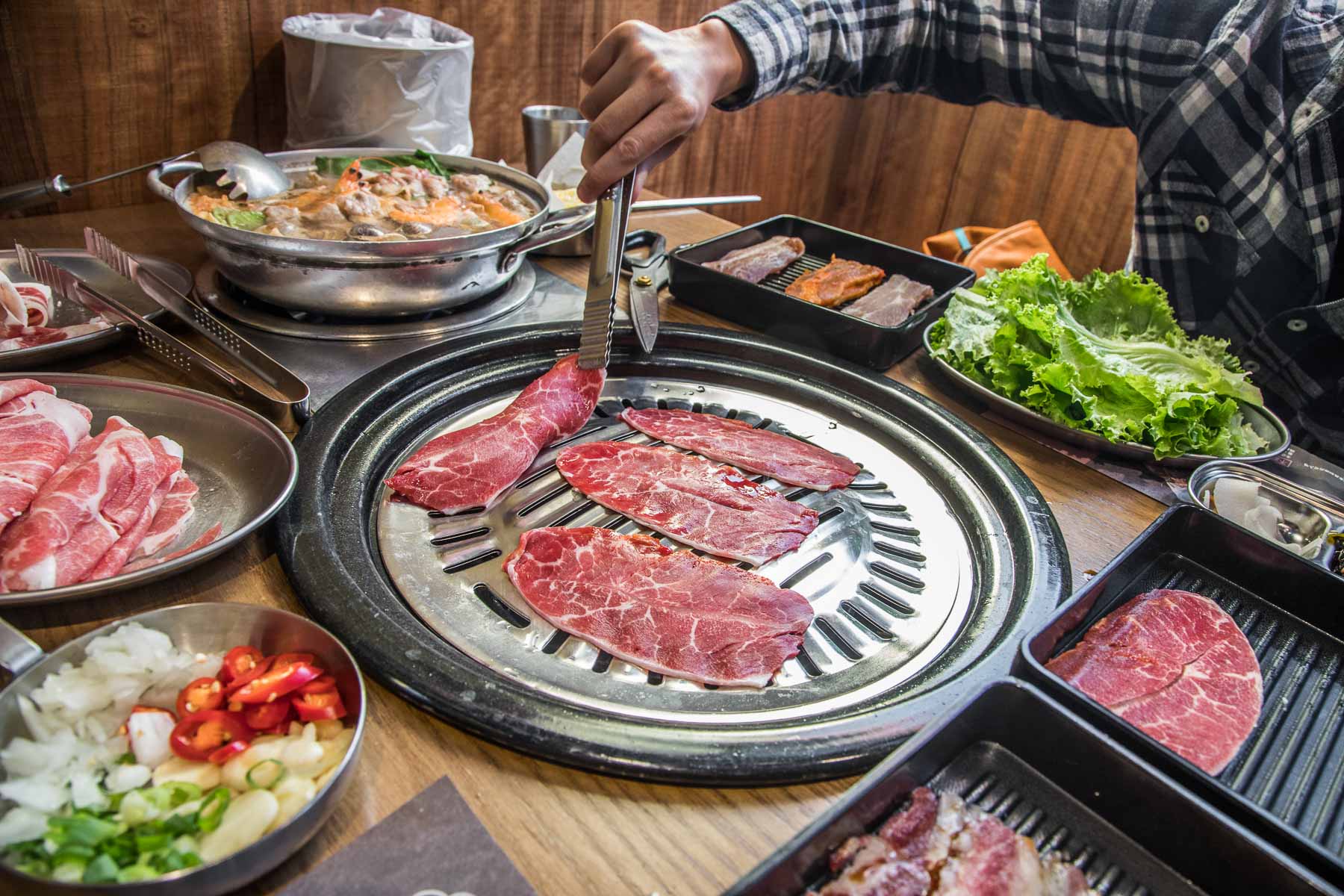 阿豬媽아줌마韓式烤肉西門店,阿豬媽韓式烤肉火鍋吃到飽西門店,台北美食,台北聚餐,台北吃到飽,西門町吃到飽,西門町美食,台北燒肉吃到飽,台北韓式烤肉吃到飽,西門町韓式燒肉,阿豬媽韓式烤肉ｘ火鍋吃到飽西門店