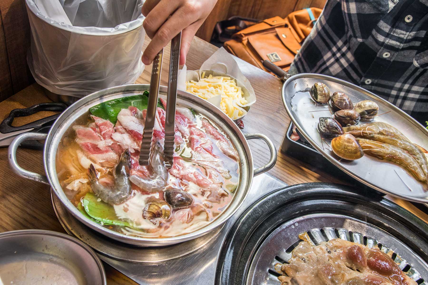 阿豬媽아줌마韓式烤肉西門店,阿豬媽韓式烤肉火鍋吃到飽西門店,台北美食,台北聚餐,台北吃到飽,西門町吃到飽,西門町美食,台北燒肉吃到飽,台北韓式烤肉吃到飽,西門町韓式燒肉,阿豬媽韓式烤肉ｘ火鍋吃到飽西門店