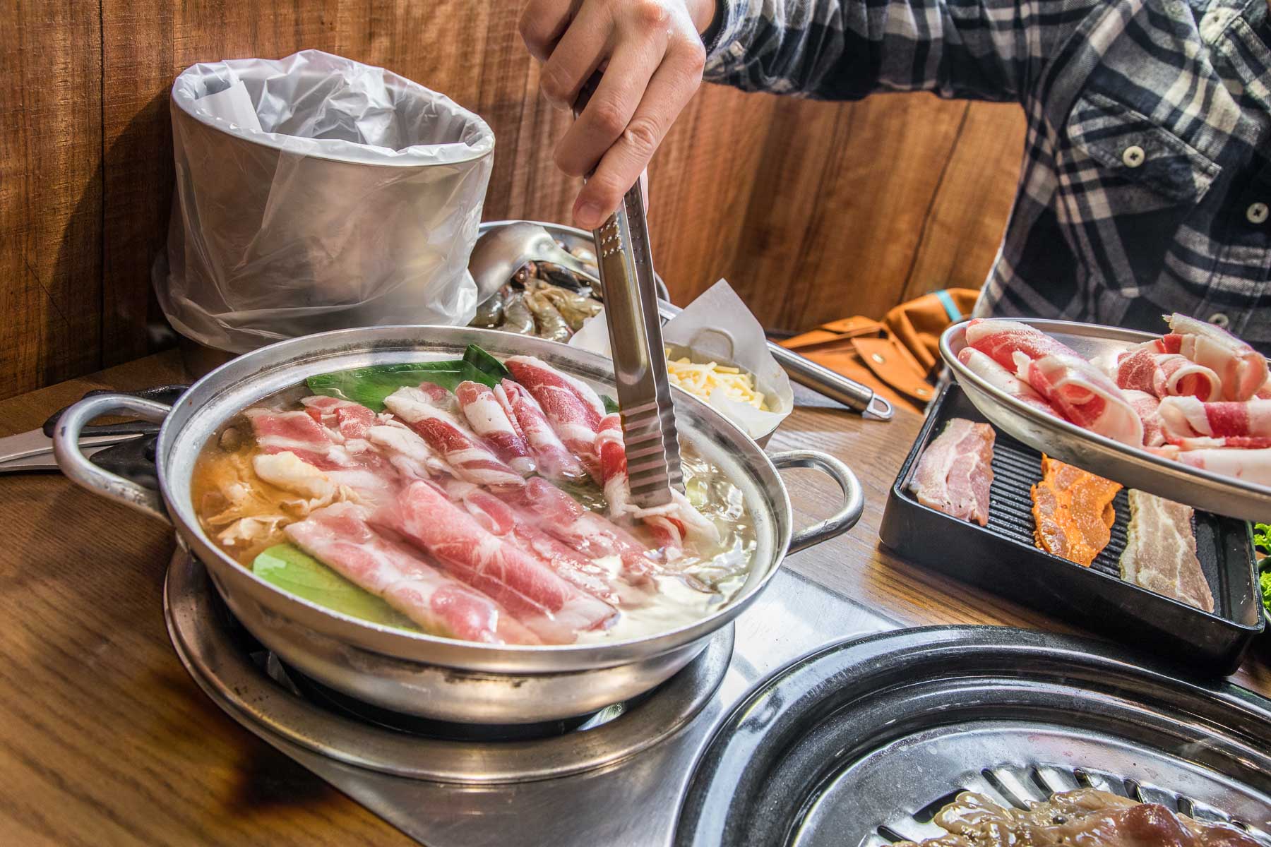 阿豬媽아줌마韓式烤肉西門店,阿豬媽韓式烤肉火鍋吃到飽西門店,台北美食,台北聚餐,台北吃到飽,西門町吃到飽,西門町美食,台北燒肉吃到飽,台北韓式烤肉吃到飽,西門町韓式燒肉,阿豬媽韓式烤肉ｘ火鍋吃到飽西門店