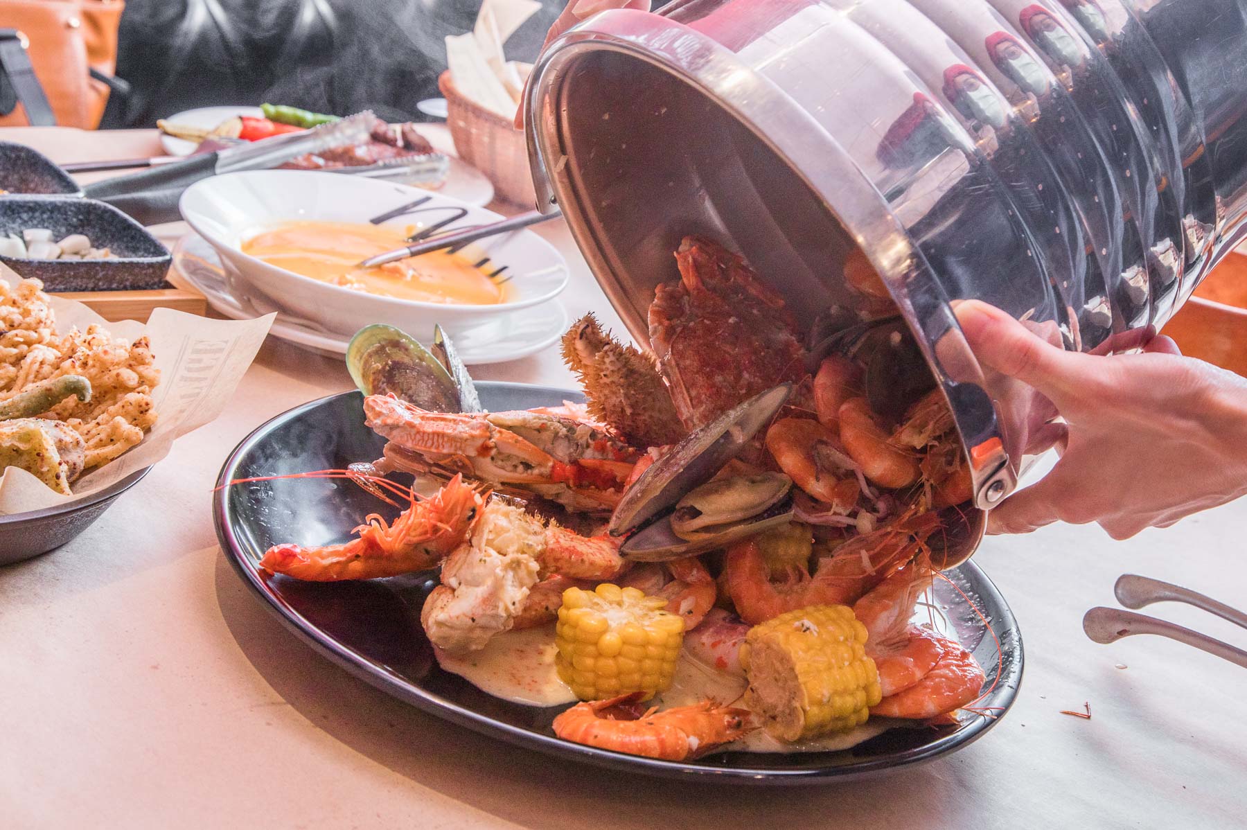 中壢美食,桃園美食,桃園牛排,中壢牛排,中壢手抓海鮮,桃園手抓海鮮,紅唇蟹KISS CRAB 美式手抓海鮮,紅唇蟹美式手抓海鮮