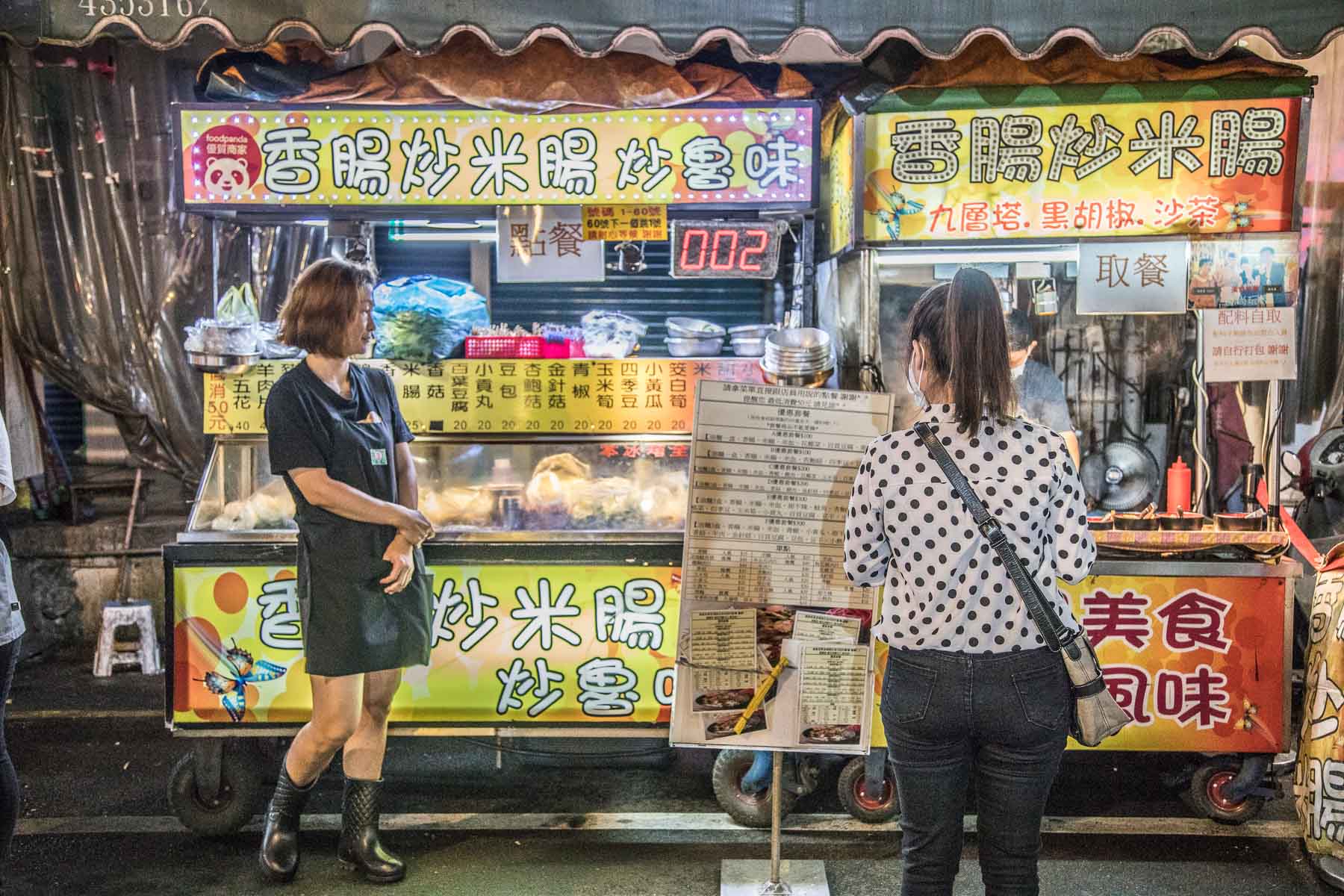 中壢美食,桃園美食,中原夜市美食,中原夜市小吃,中原香腸炒米腸,中壢香腸炒米腸,香腸炒米腸,中原夜市必吃