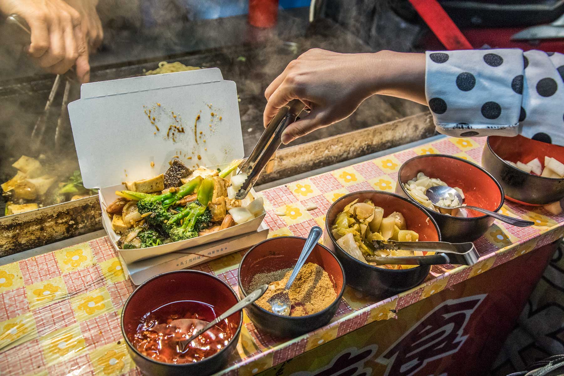 中壢美食,桃園美食,中原夜市美食,中原夜市小吃,中原香腸炒米腸,中壢香腸炒米腸,香腸炒米腸,中原夜市必吃