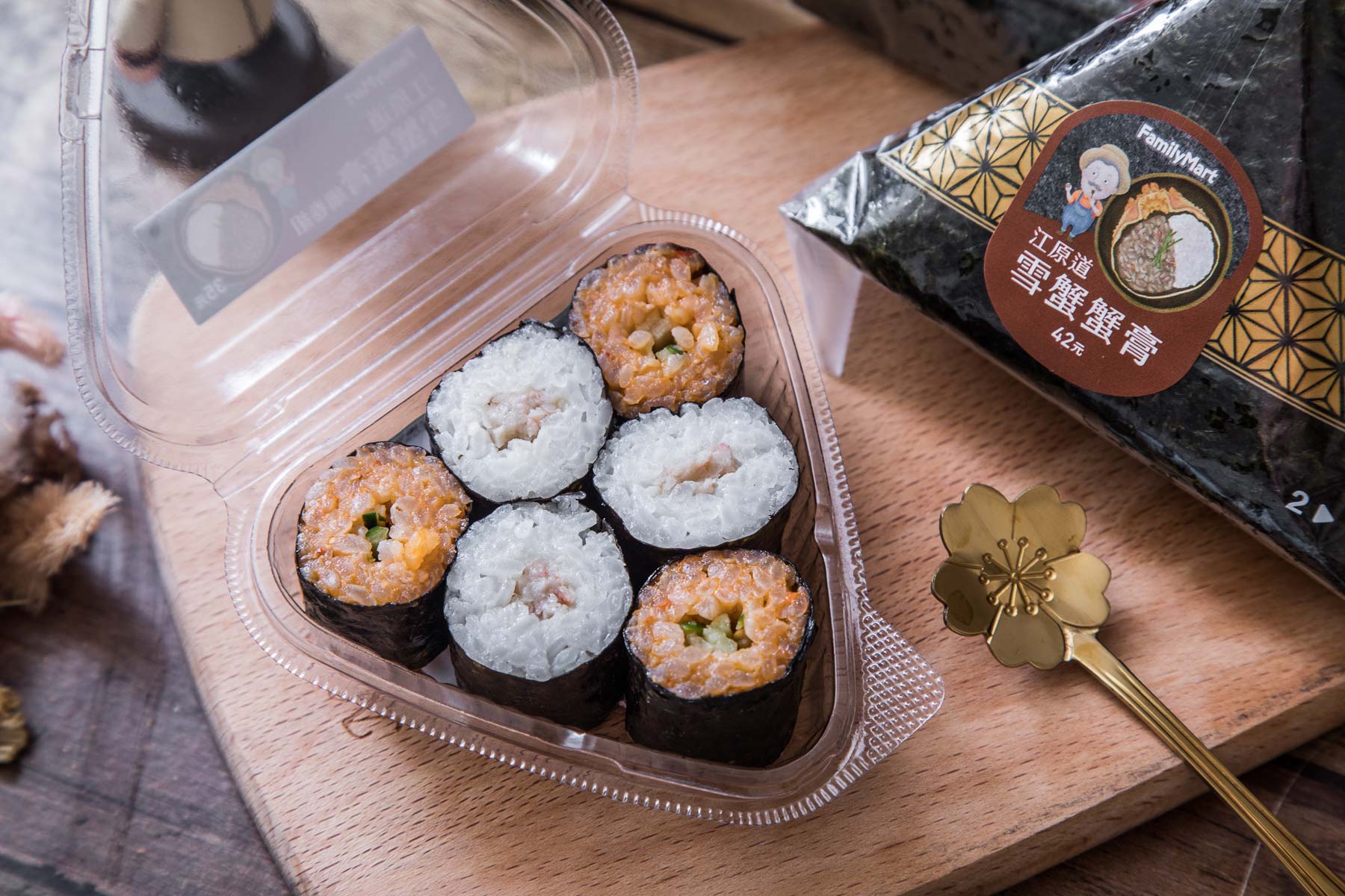 全家便利商店美食,全家便利江原道雪蟹蟹膏,江原道雪蟹蟹膏飯糰,江原道雪蟹蟹膏細卷,全家江原道雪蟹蟹膏飯糰,全家便利商店飯糰